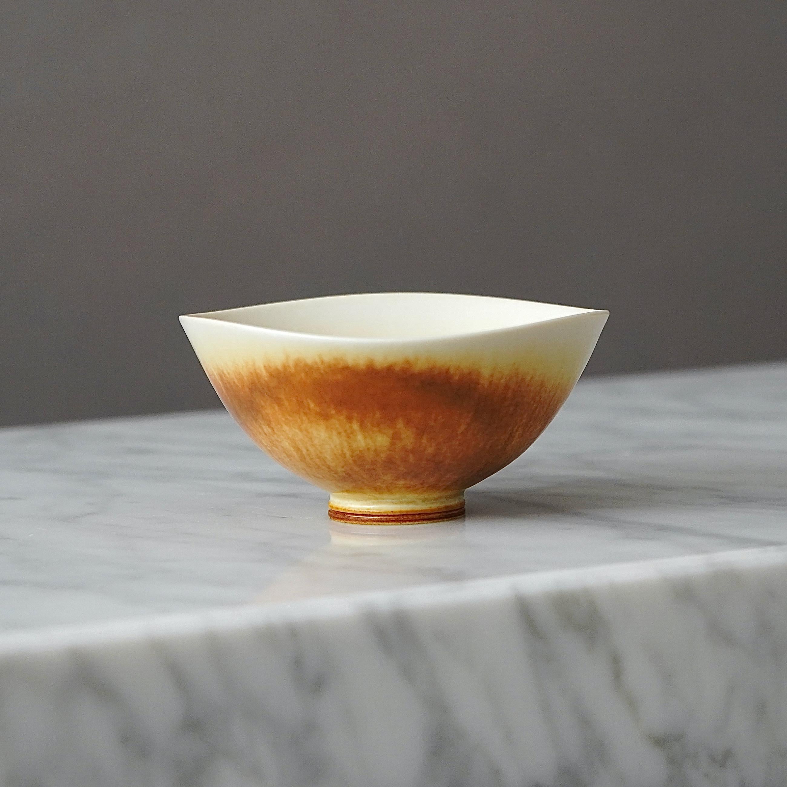 Svedese Ciotola in gres di Berndt Friberg per Gustavsberg Studio, Svezia, 1965 in vendita