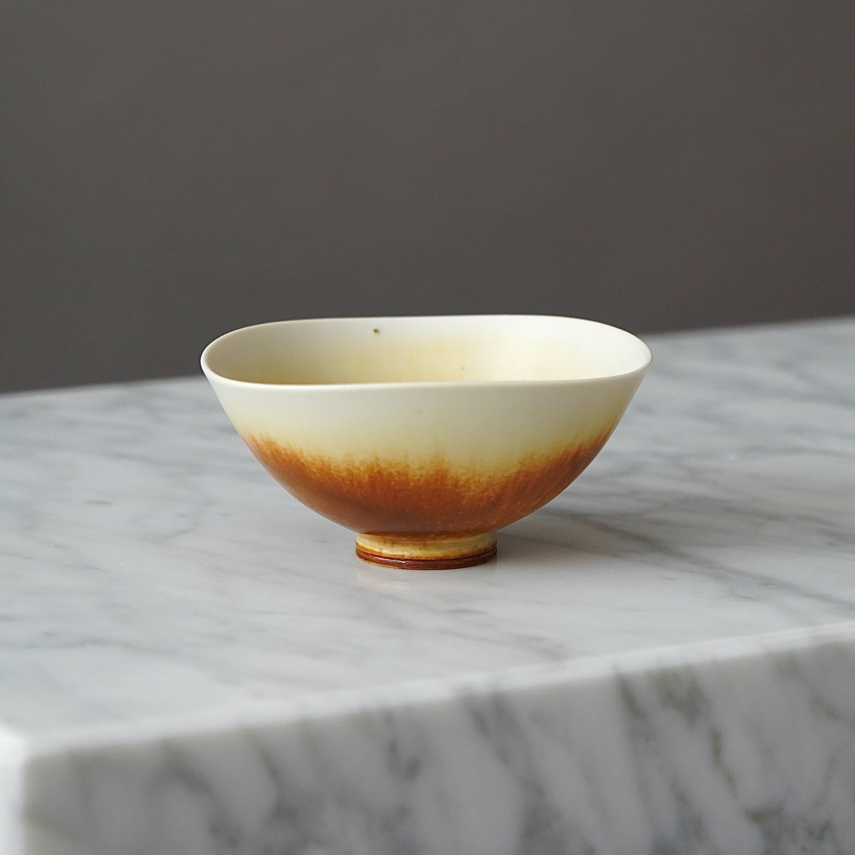 Ceramica Ciotola in gres di Berndt Friberg per Gustavsberg Studio, Svezia, 1965 in vendita
