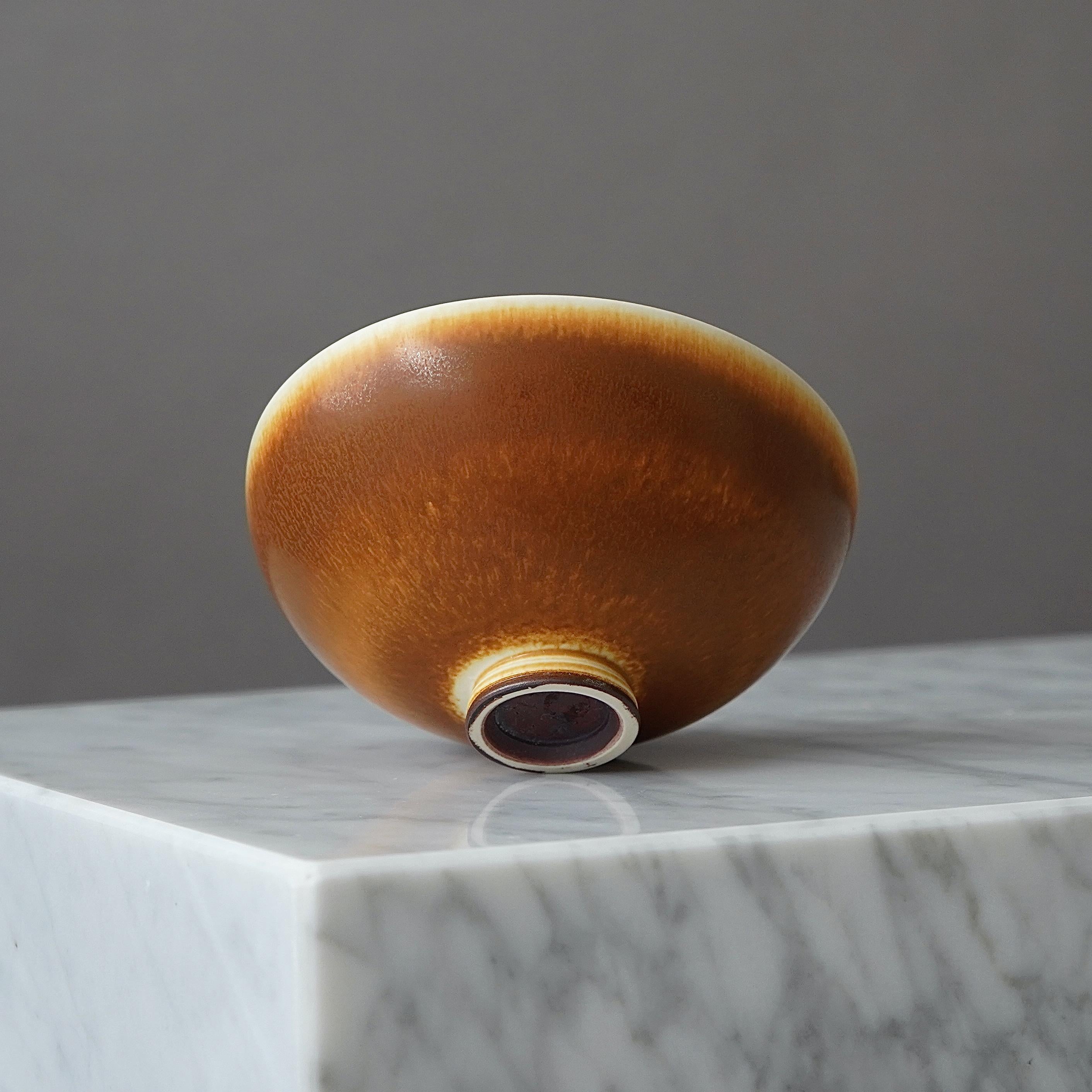 Svedese Ciotola in gres di Berndt Friberg per Gustavsberg Studio, Svezia, 1969 in vendita