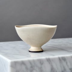 Stoneware Bowl by Berndt Friberg. Gustavsberg, Sweden, 1975. Beige / Off White