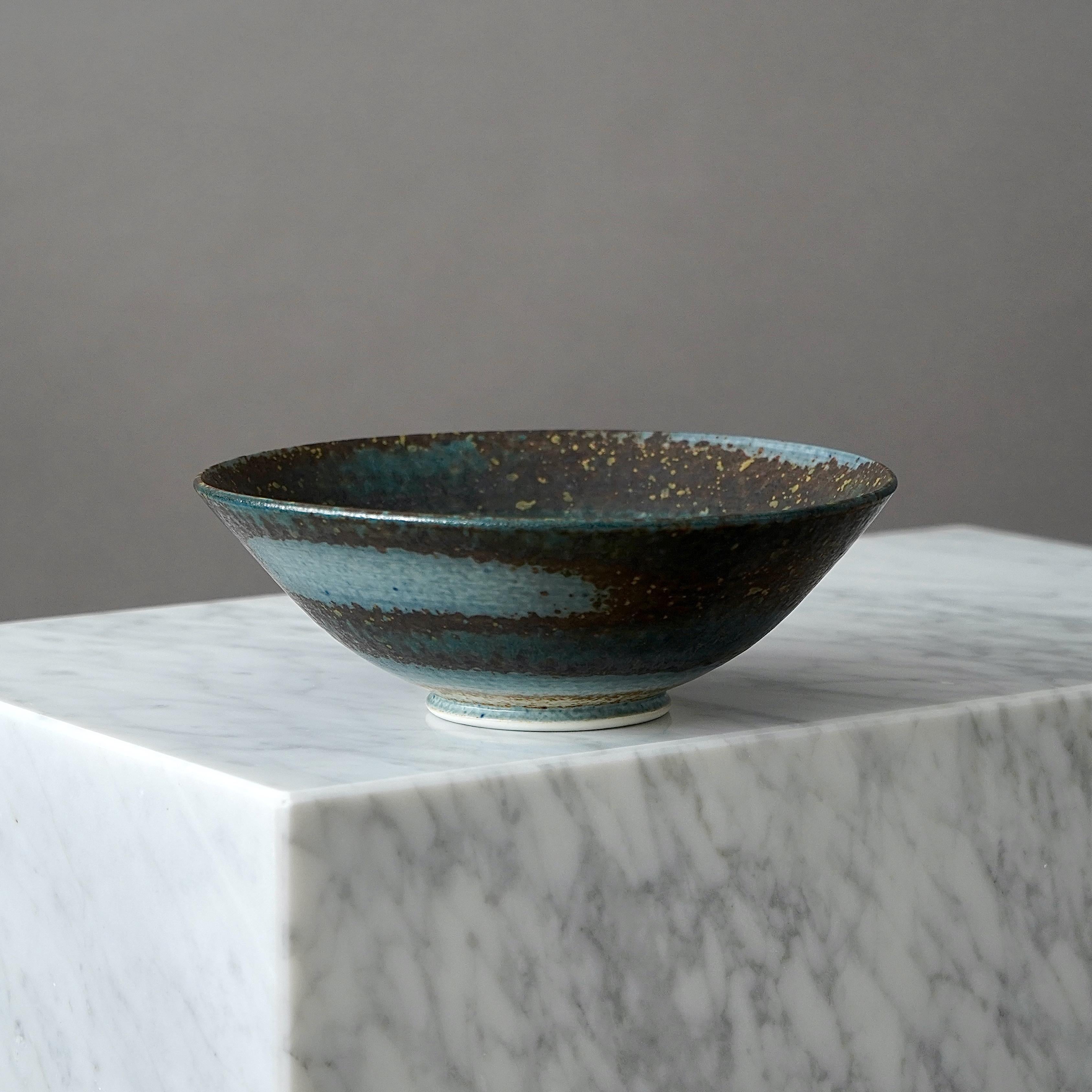 Turned Stoneware Bowl by Francesca Mascitti Lindh. Arabia, Finland, 1960s. For Sale