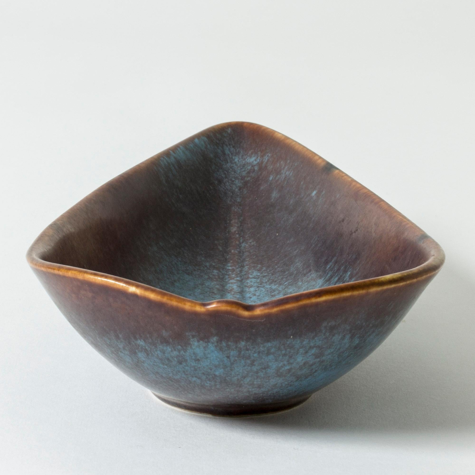 Swedish Stoneware bowl by Gunnar Nylund, Rörstrand, Sweden, 1940s For Sale
