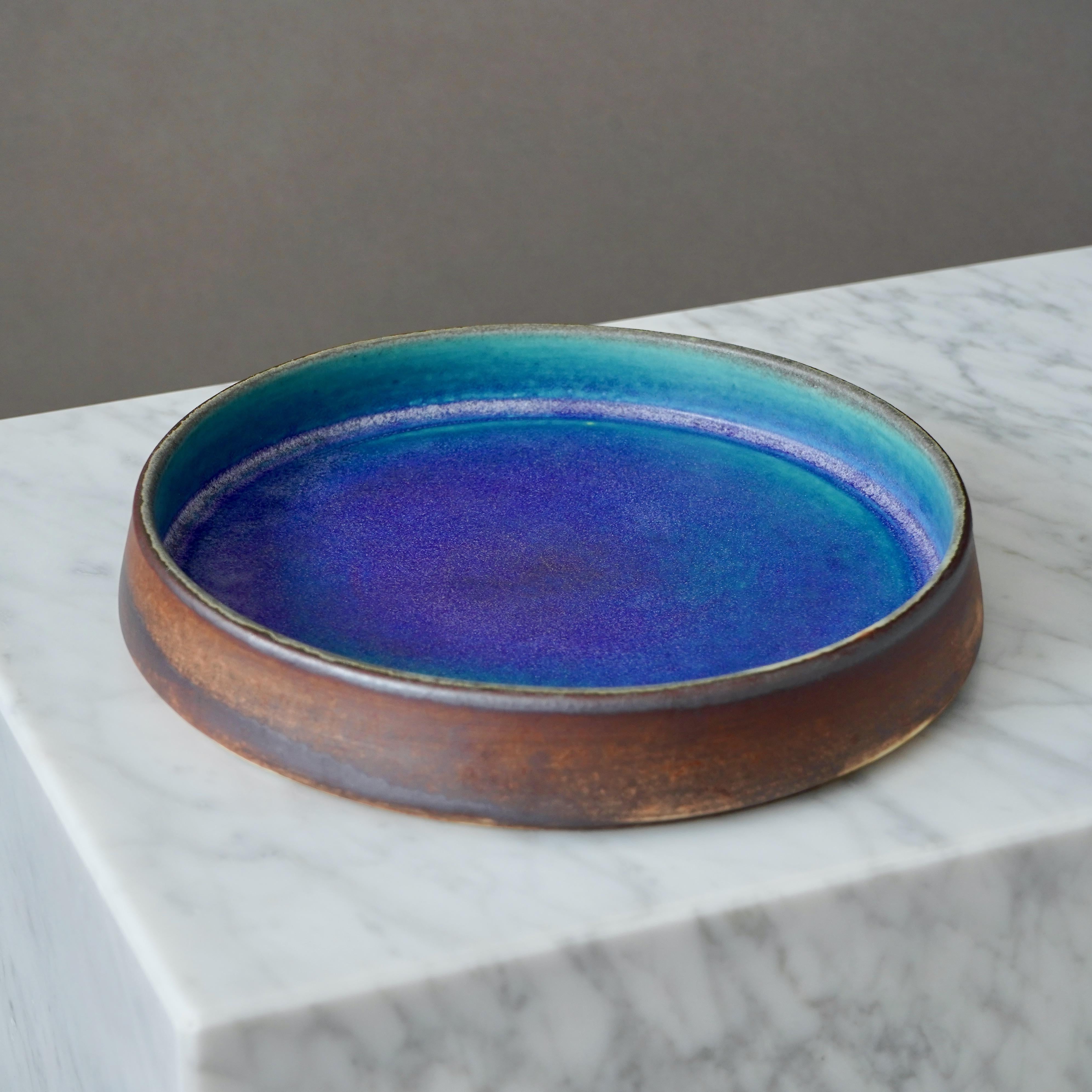 Cuenco de gres de Raija Tuumi para Arabia, Finlandia, años 60. Azul y Marrón. Escandinavo moderno en venta
