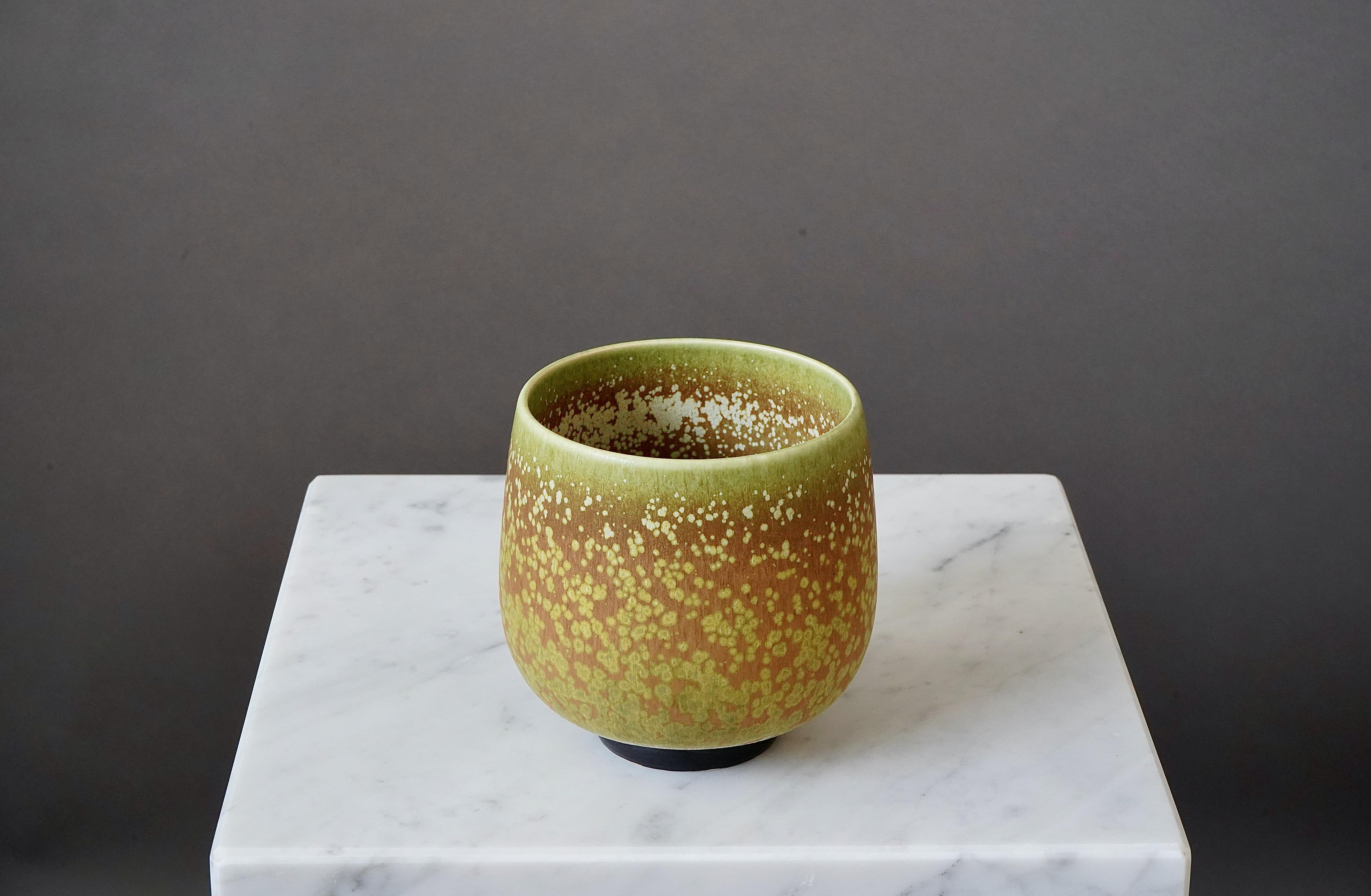 Scandinavian Modern Stoneware Bowl by Swedish Ceramist Rolf Palm, 1978 For Sale