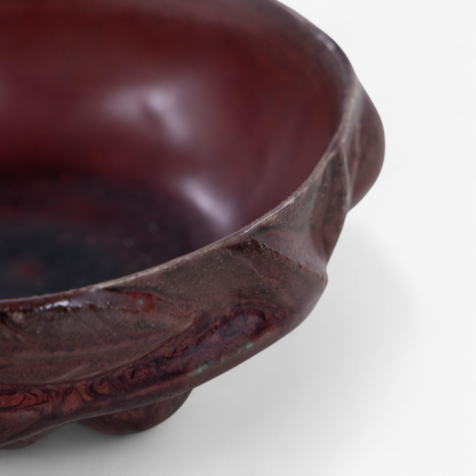 Stoneware bowl in oxblood glaze by Axel Salto In Good Condition For Sale In Copenhagen, DK