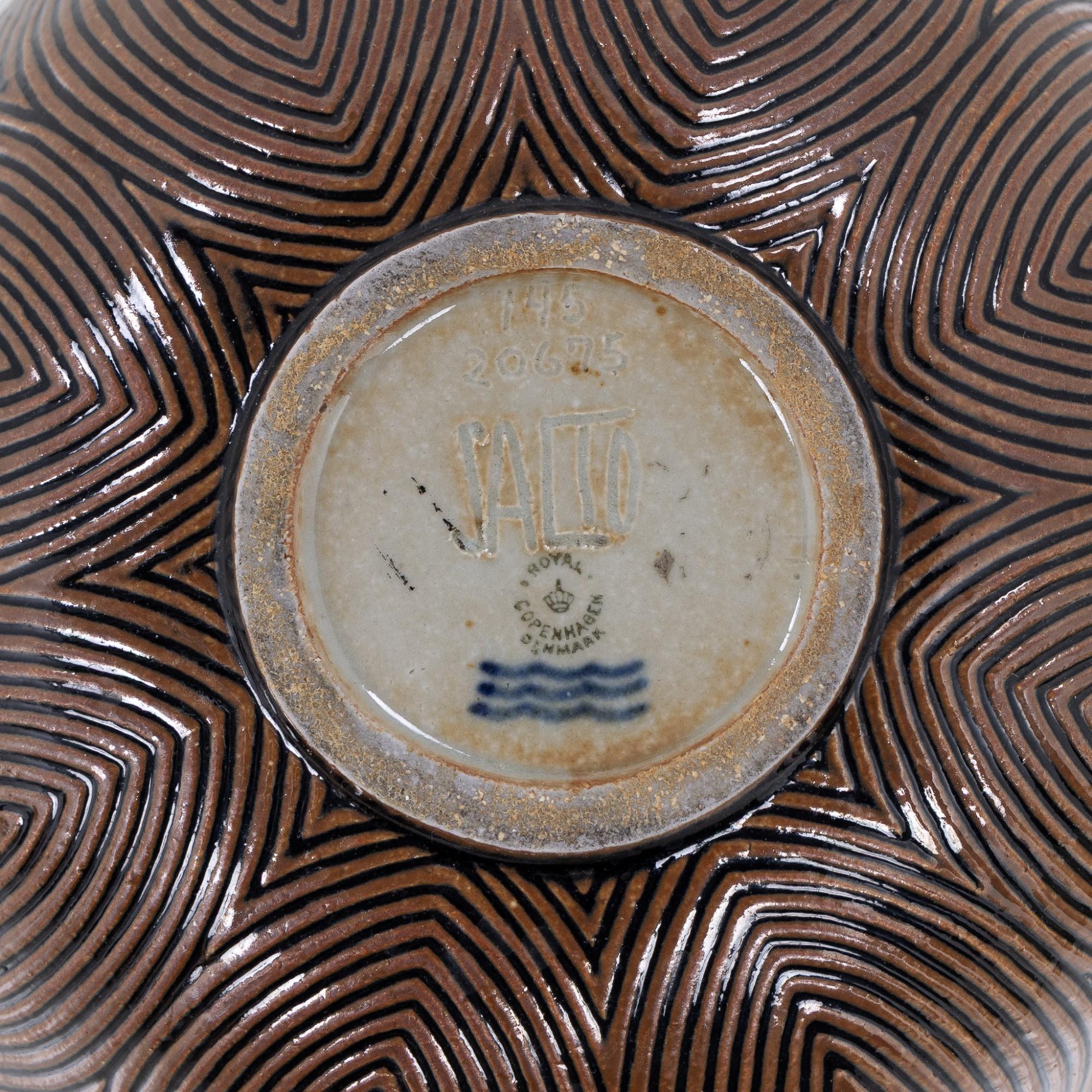 20th Century Stoneware bowl in Sung glaze by Axel Salto For Sale