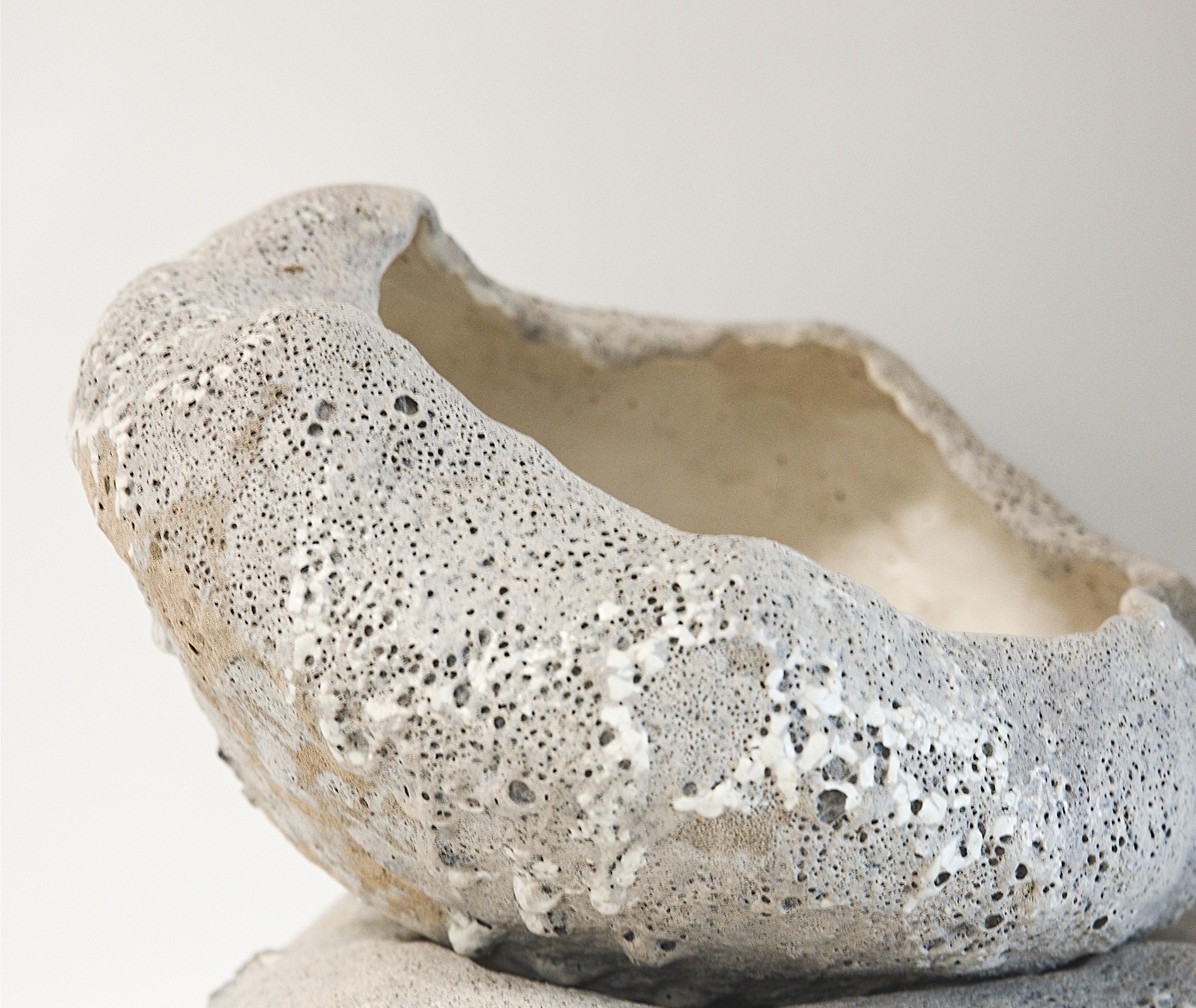 XXIe siècle et contemporain Stoneware  Bowl Lava Granite Textured- 16