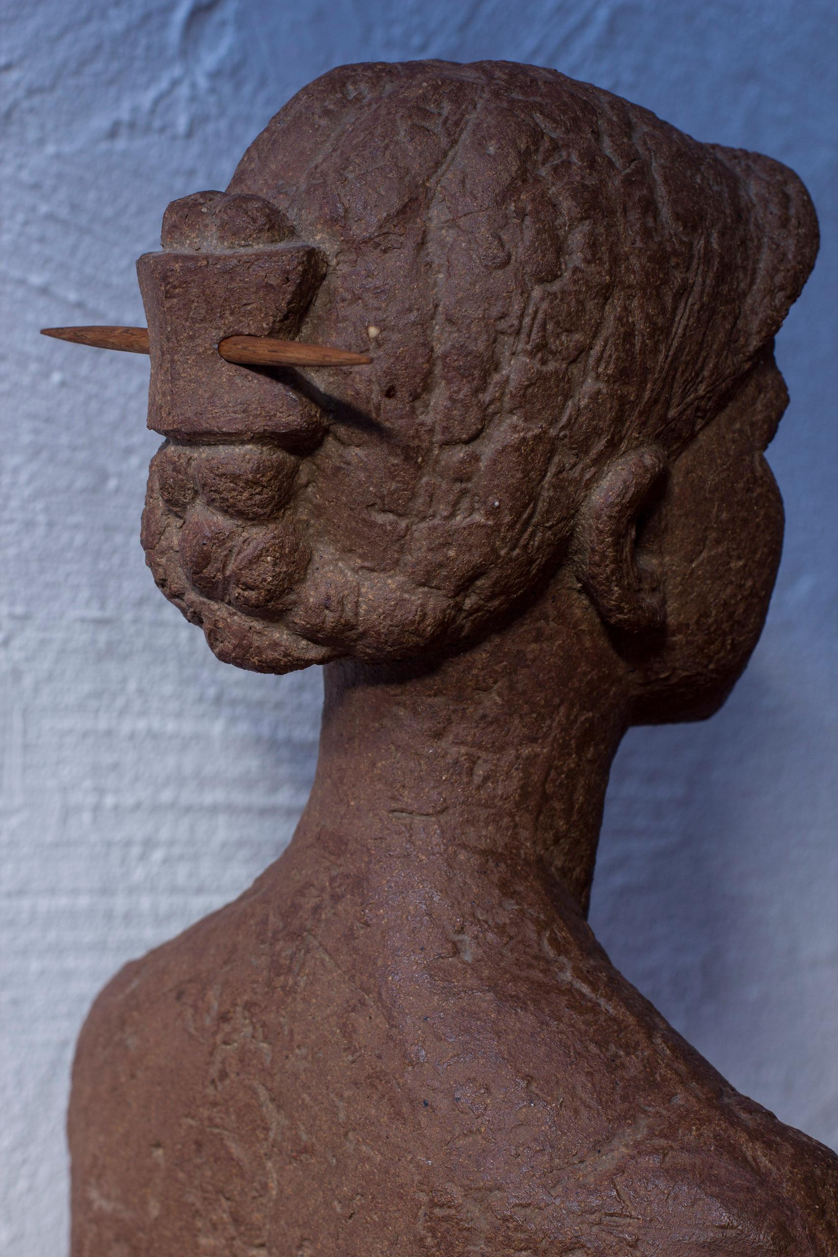 Stoneware bust by Liss Eriksson, Sweden, 1950s. Oak earring and hairpin For Sale 4