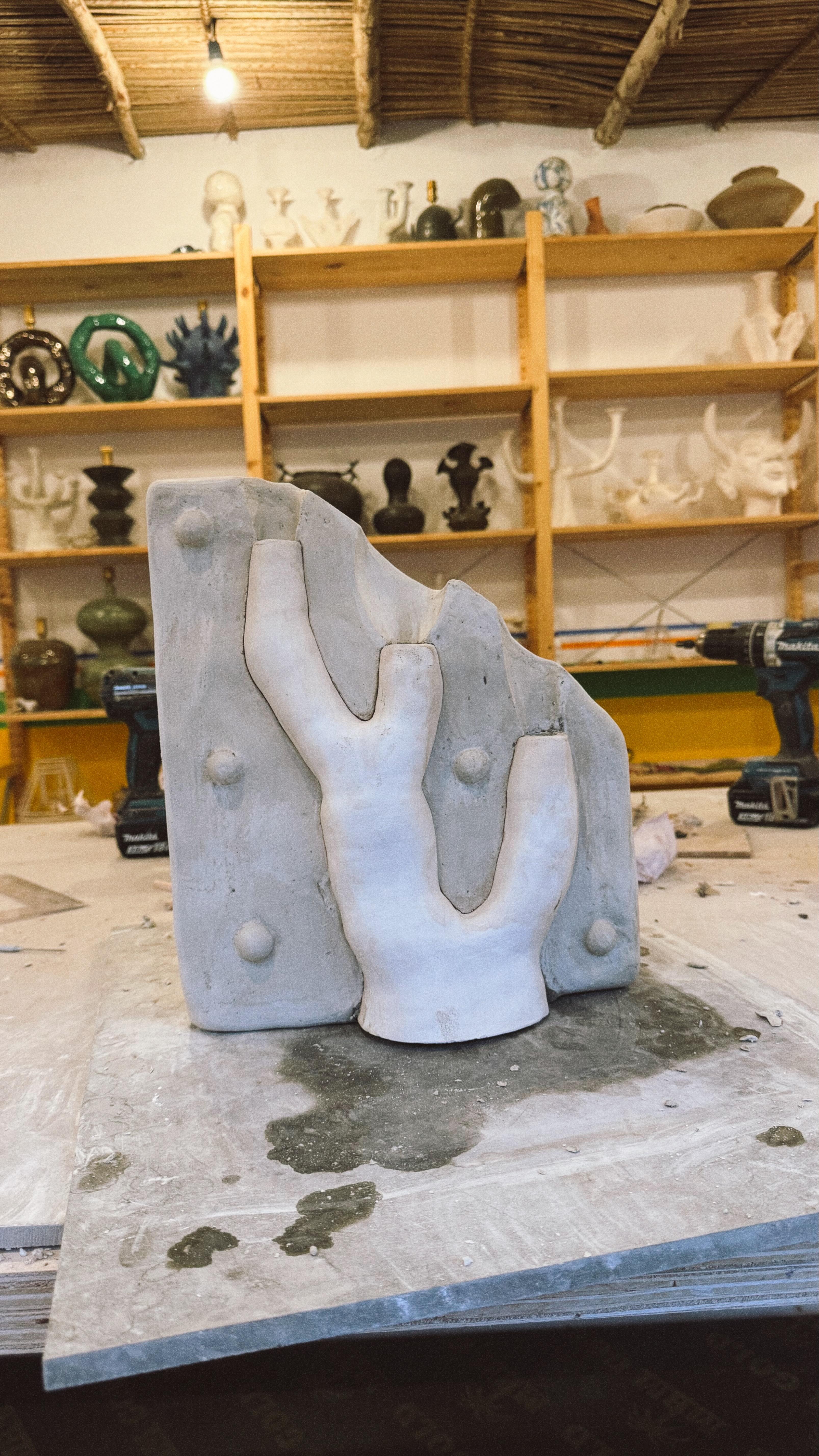 Saoudien Bougeoir en grès émaillé vert bronze - CORAL en vente