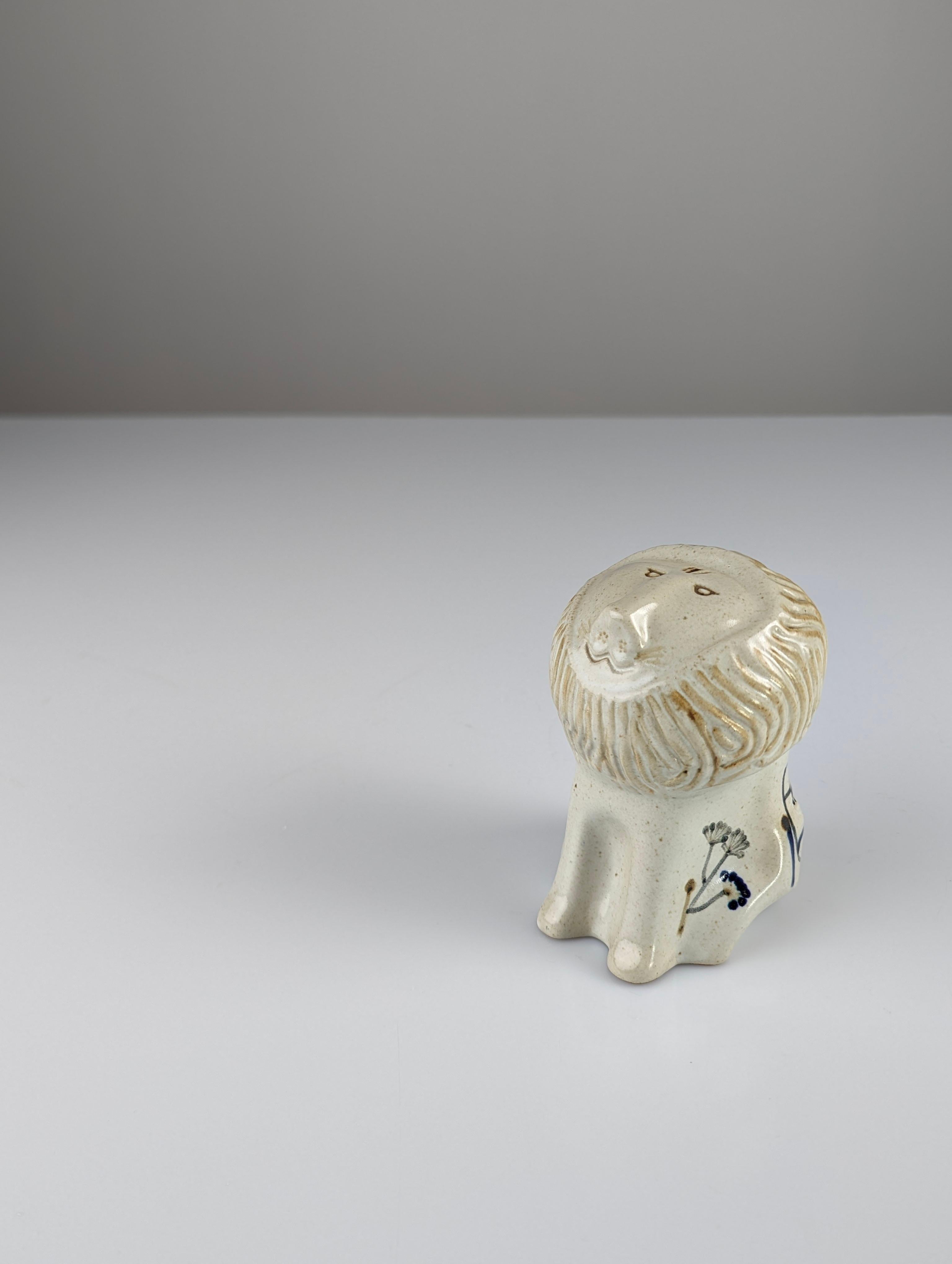 Discover this unique piece of stoneware ceramic, an exquisitely crafted lion by the famous ceramist Antonio Salvador Orodea and the renowned ASO factory. Part of a trilogy from the 1980s, this masterpiece is a testament to Antonio Salvador's skill