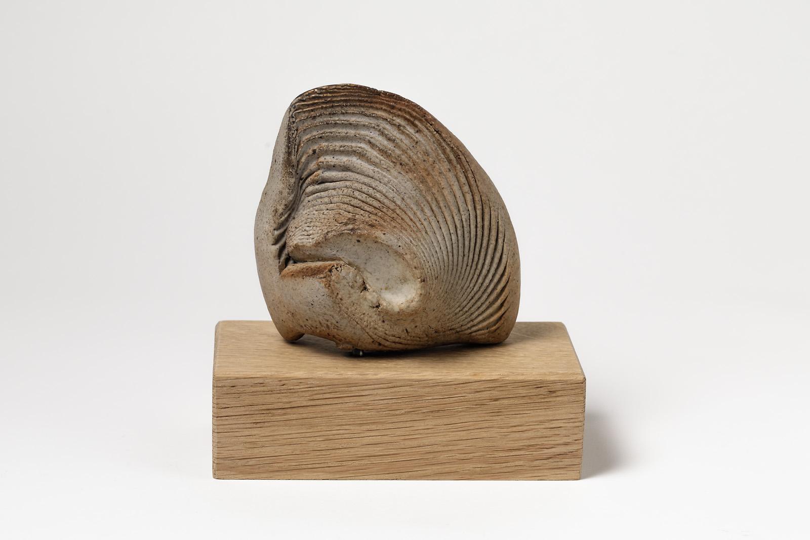 20ième siècle Sculpture en céramique de grès d'Elisabeth Joulia Artiste française du 20e siècle