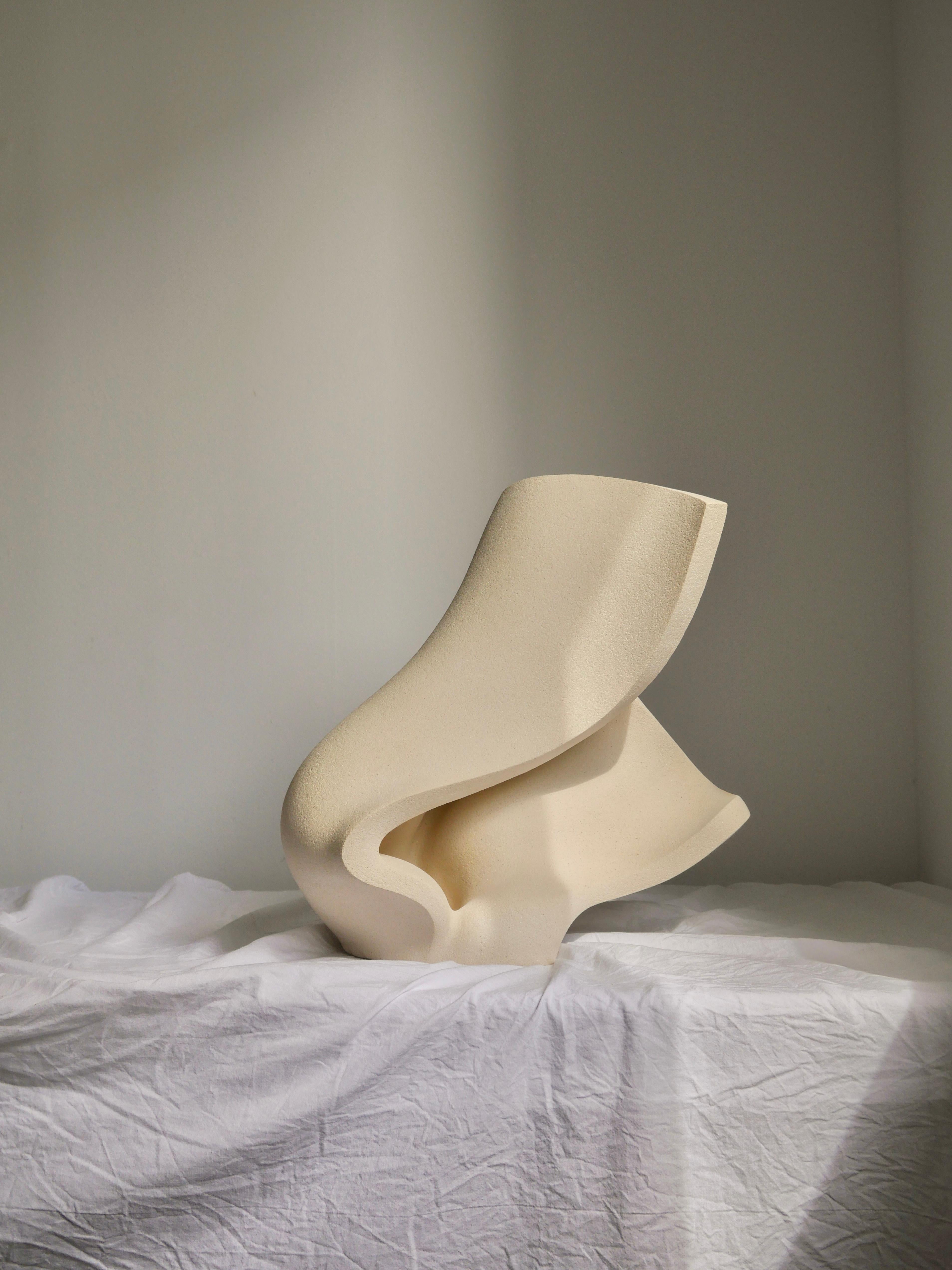 Grès argileux, céramique Le vent du changement Sculpture d'Aleksandra Krasnopolska Neuf - En vente à Geneve, CH