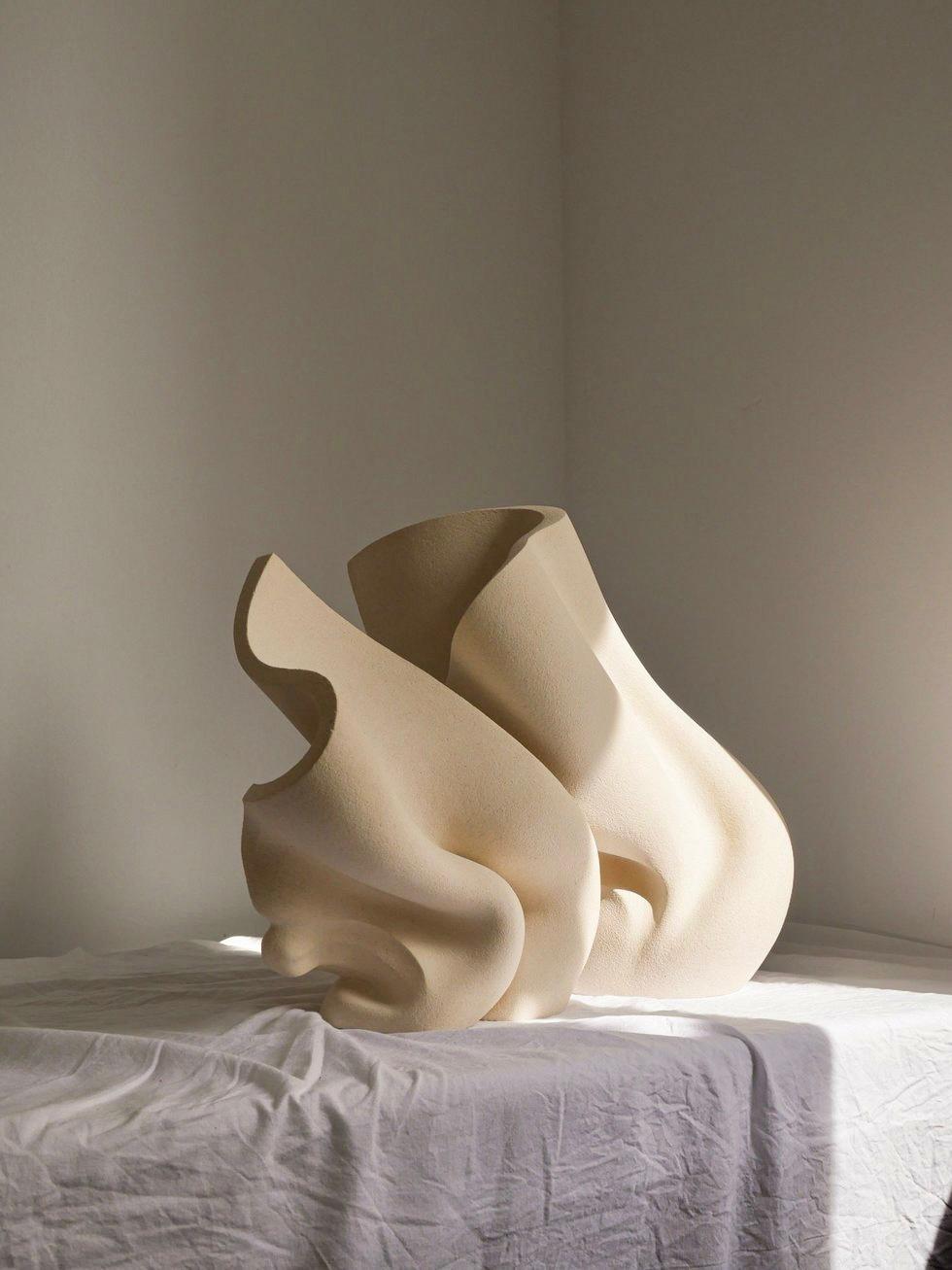 Grès argileux, céramique Le vent du changement Sculpture d'Aleksandra Krasnopolska en vente 2