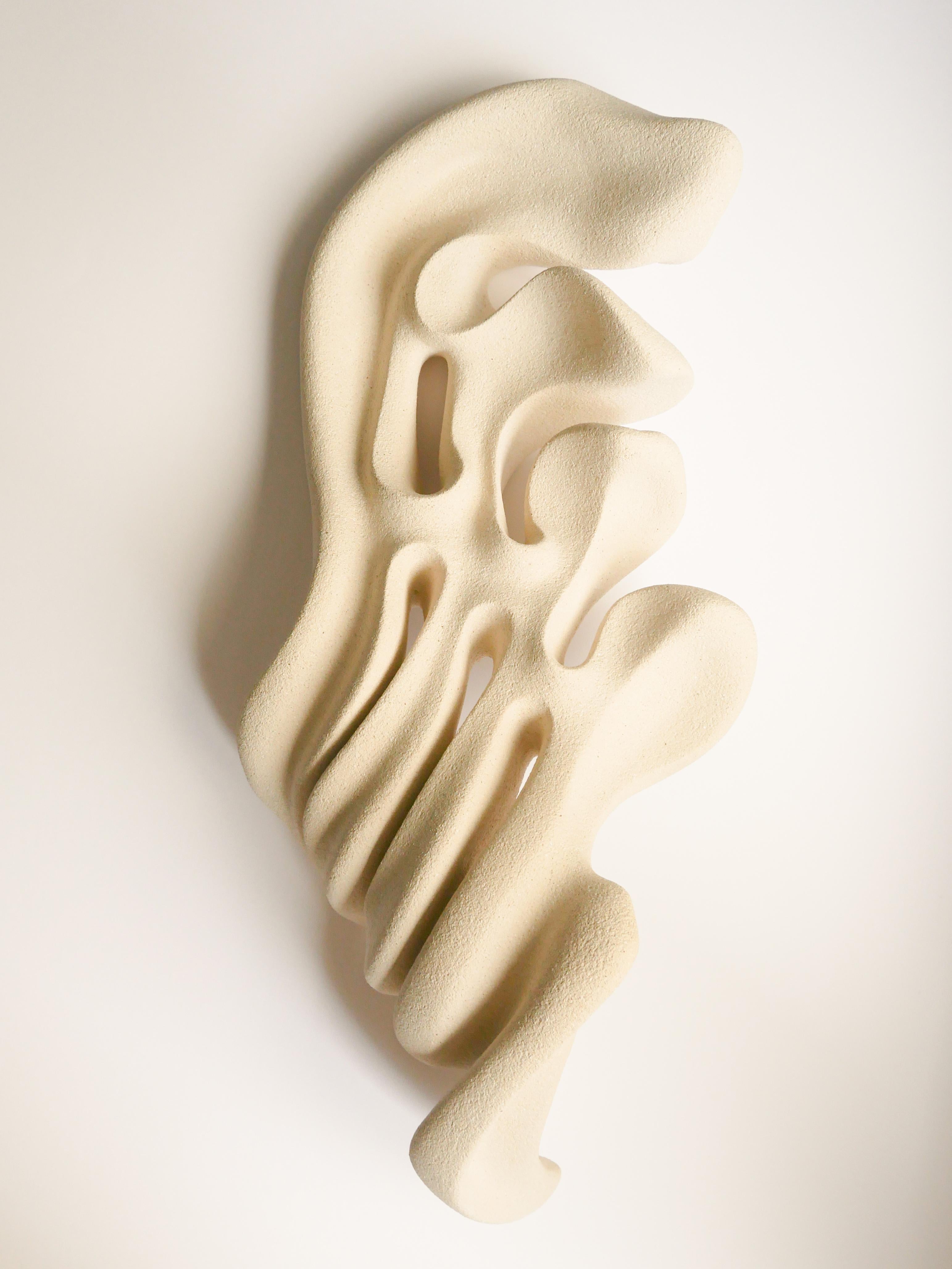 Espagnol Sculpture en grès, céramique Marées de sérénité d'Aleksandra Krasnopolska en vente