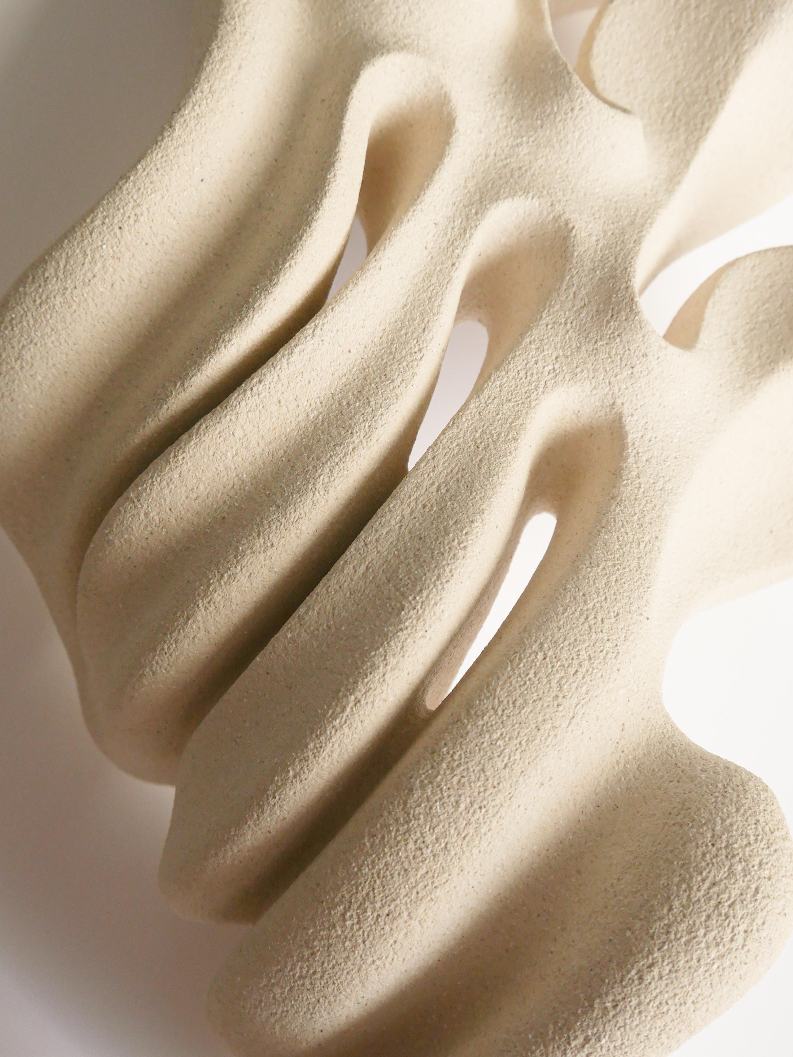 XXIe siècle et contemporain Sculpture en grès, céramique Marées de sérénité d'Aleksandra Krasnopolska en vente