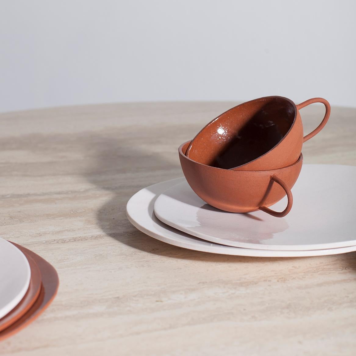 Moderne Tasse en grès moulé à la main de couleur pierre au Royaume-Uni en vente