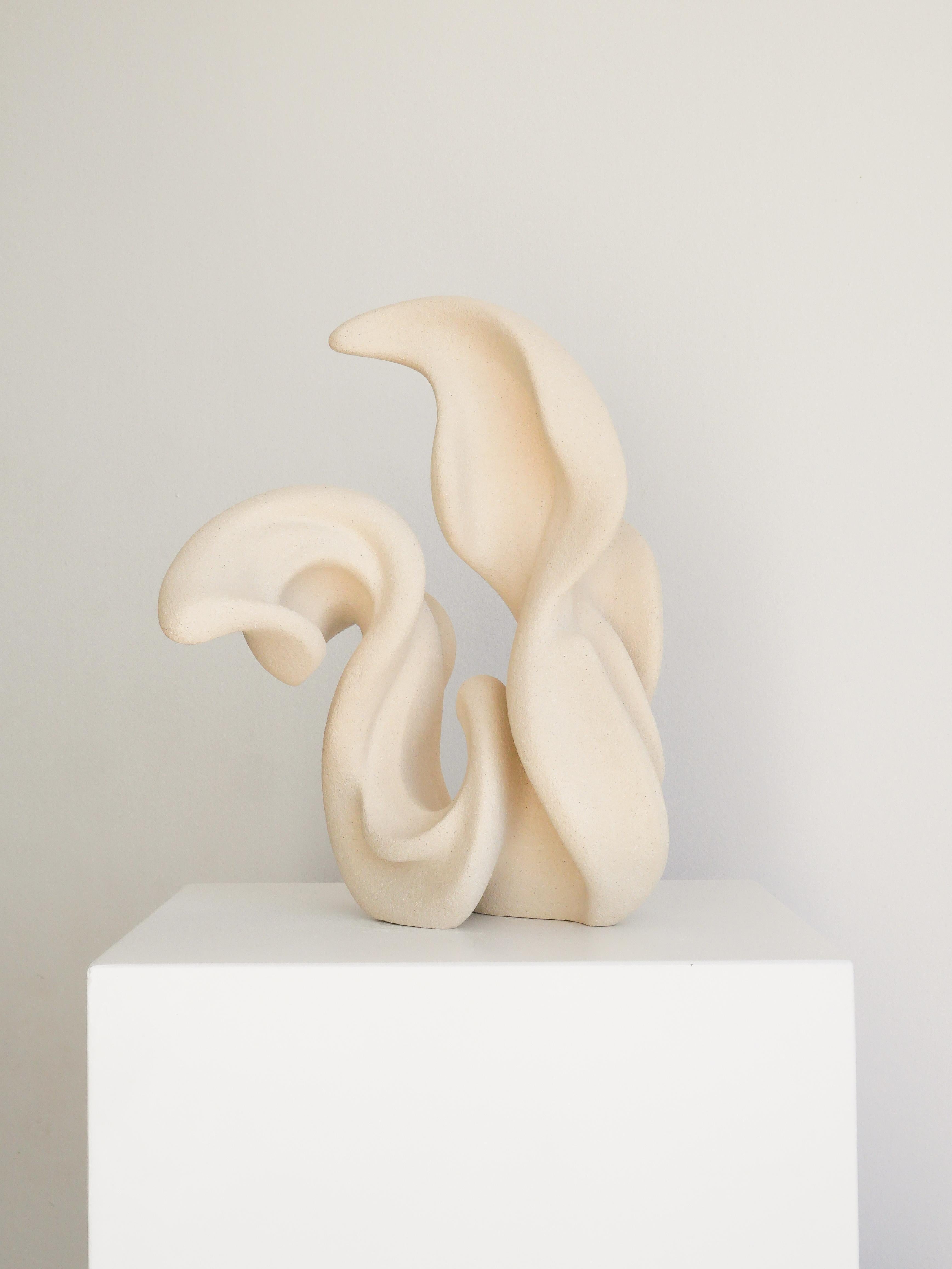 Postmoderne Sculpture éthérée en grès, céramique non émaillée d'Aleksandra Krasnopolska en vente
