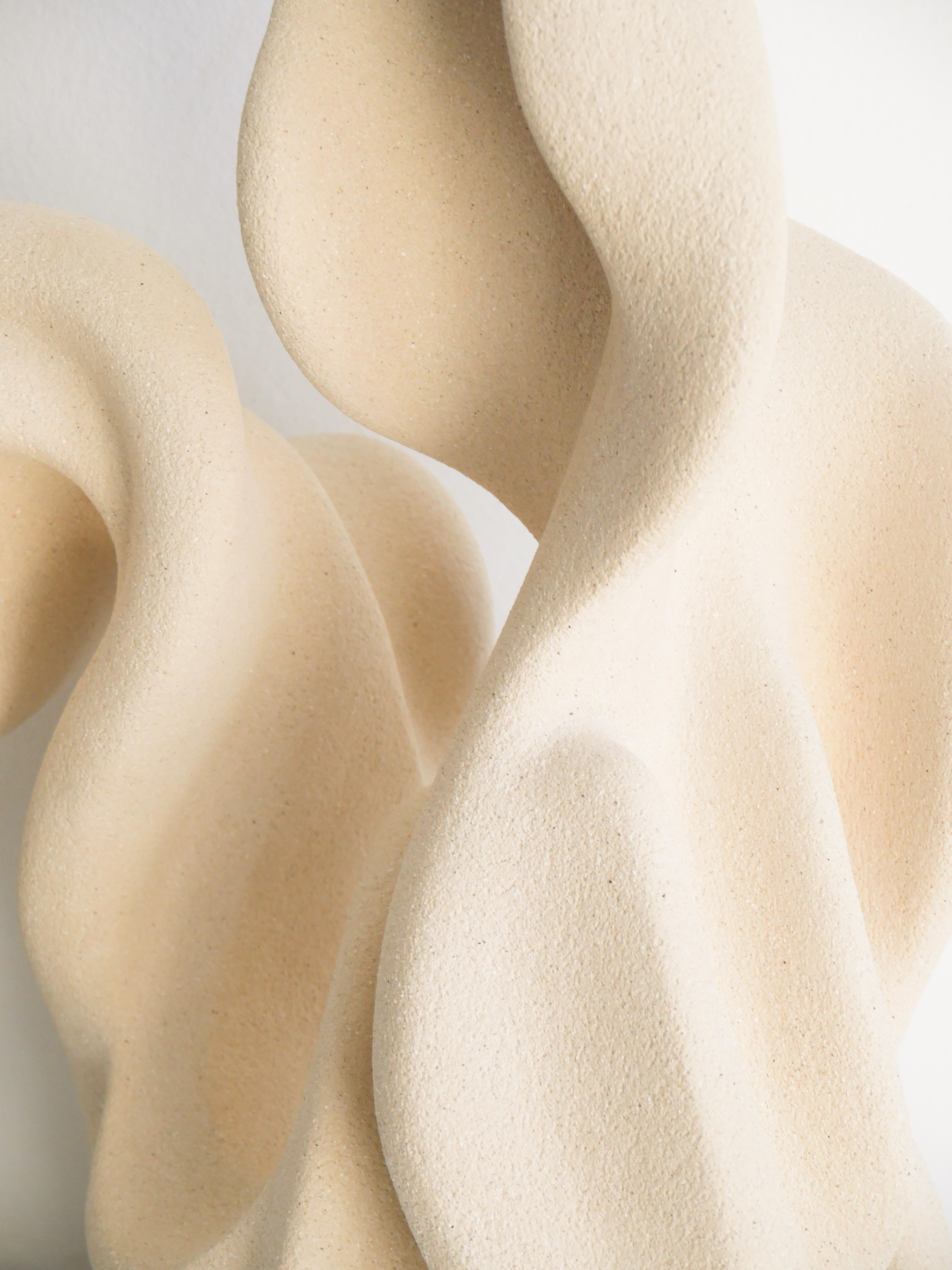 Espagnol Sculpture éthérée en grès, céramique non émaillée d'Aleksandra Krasnopolska en vente