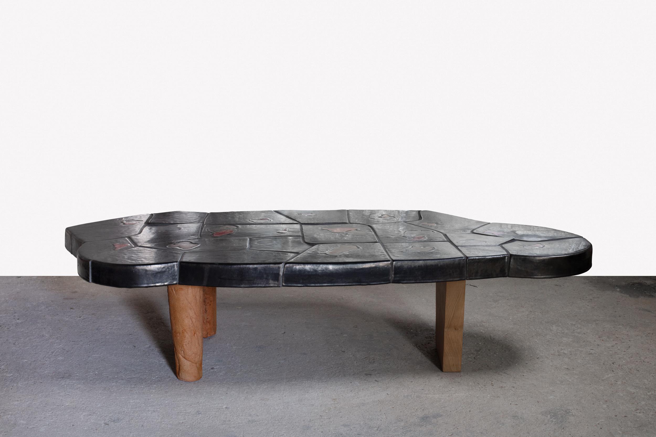 Beaux-Arts Table basse en grès à décor géométrique de Jean-Pierre Viot, 2024 en vente