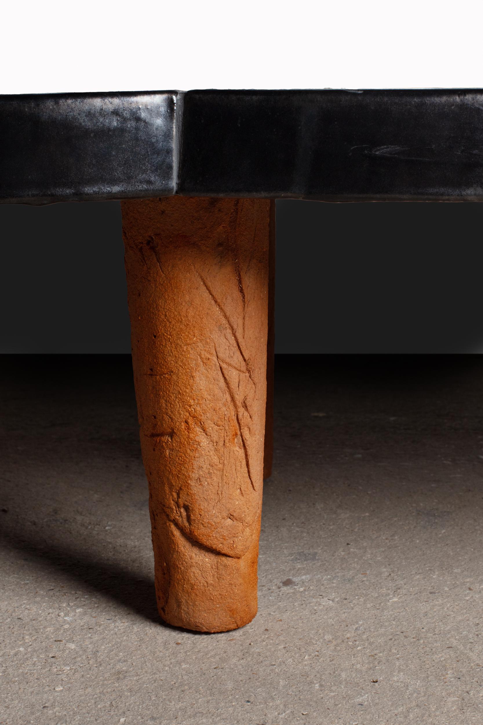 Français Table basse en grès à décor géométrique de Jean-Pierre Viot, 2024 en vente