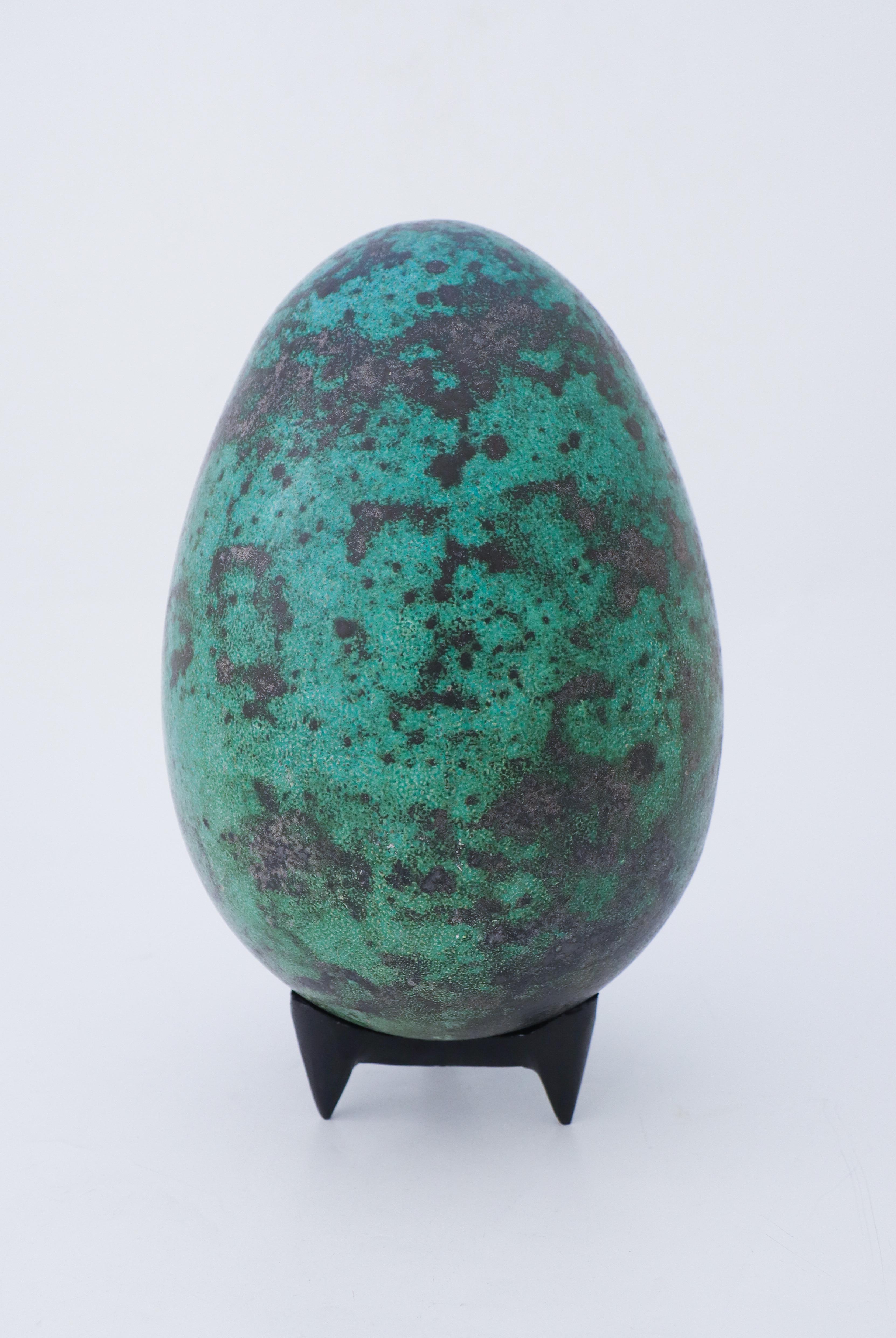 Scandinavian Modern Stoneware Egg Green & Black-Tone Glaze by Hans Hedberg, Biot, France For Sale