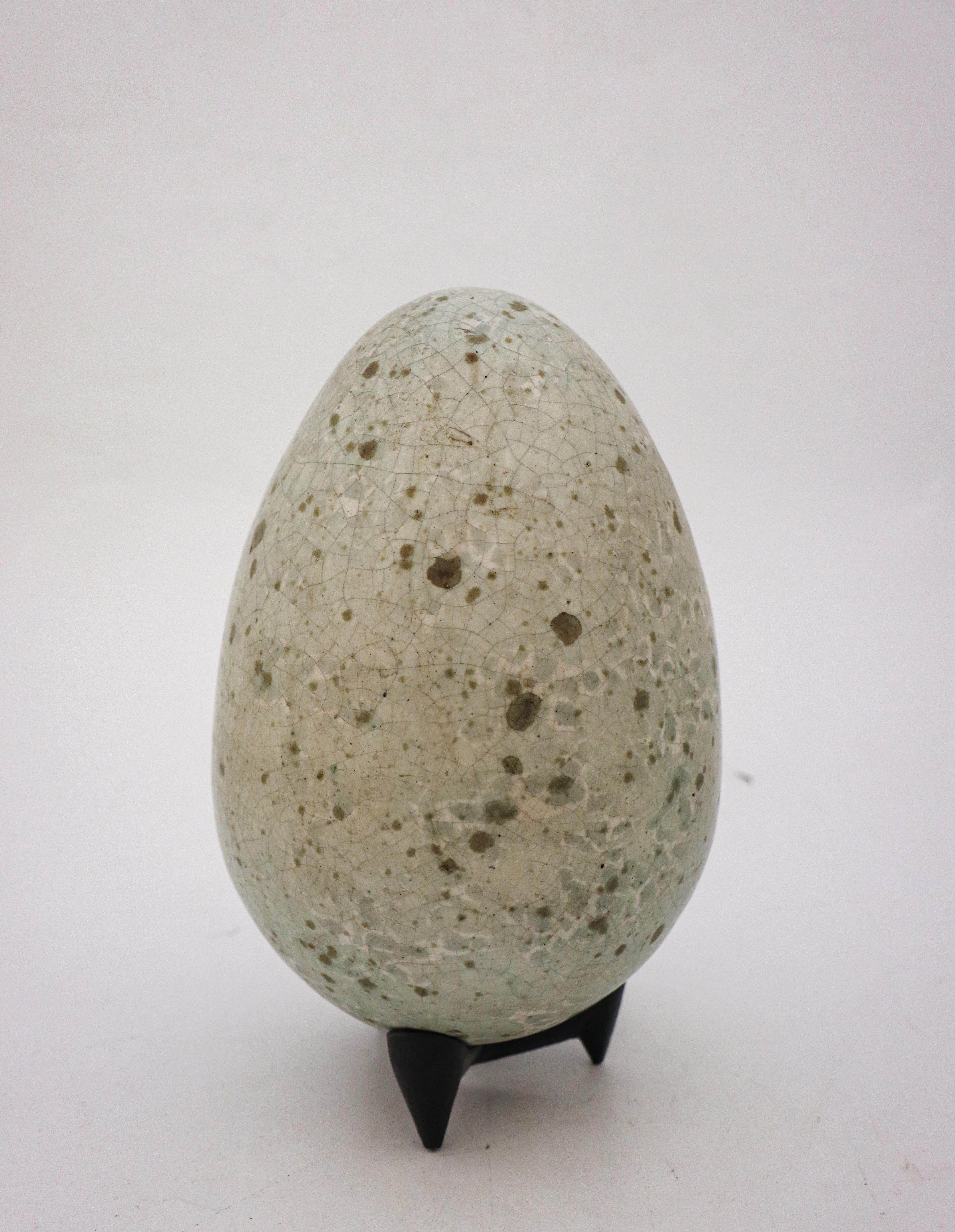 Stoneware Egg Sculpture Gray & Green by Hans Hedberg, Biot, France In Excellent Condition For Sale In Stockholm, SE