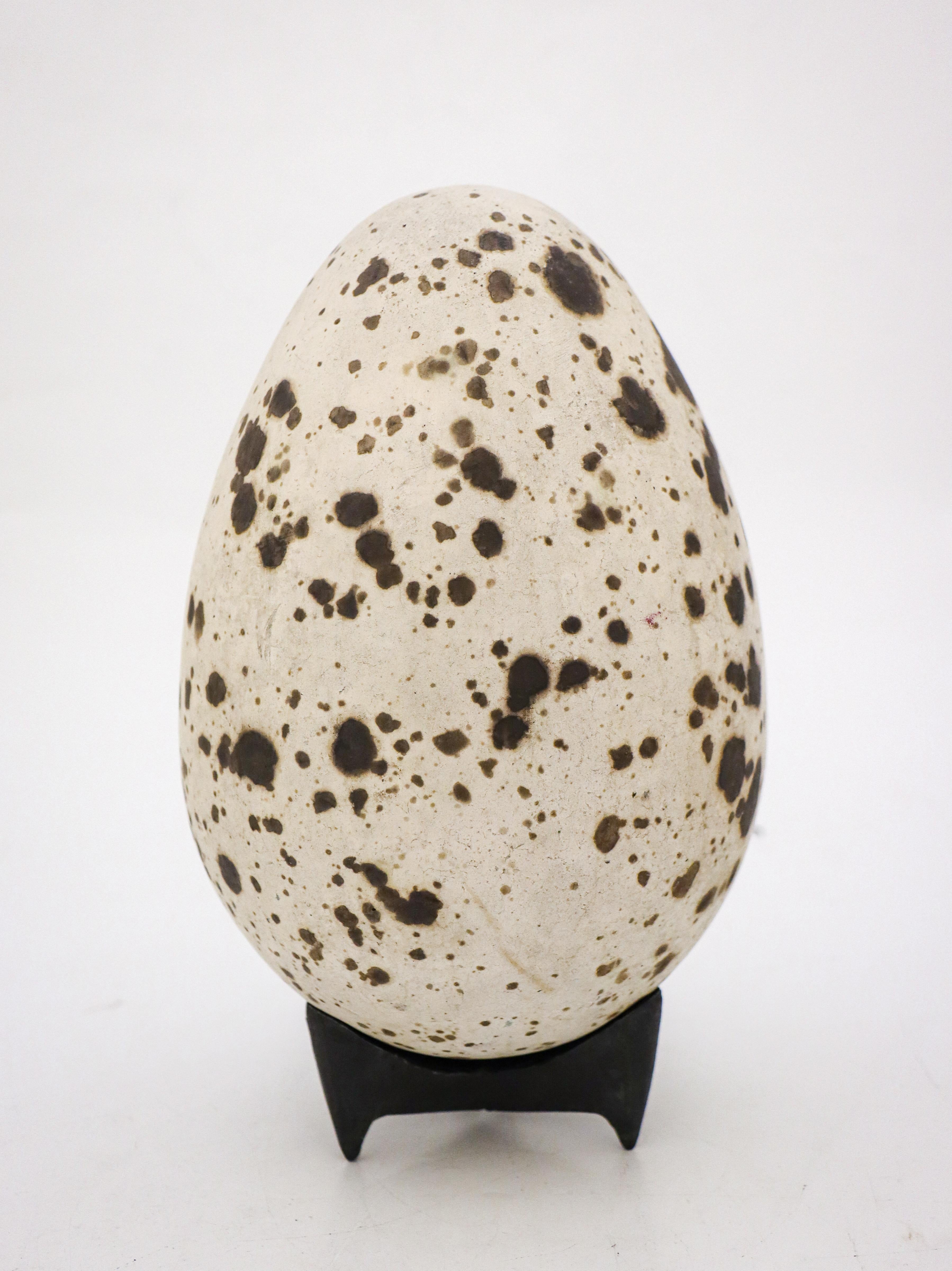 Scandinavian Modern Stoneware Egg Sculpture White & Brown Concrete by Hans Hedberg, Biot, France For Sale