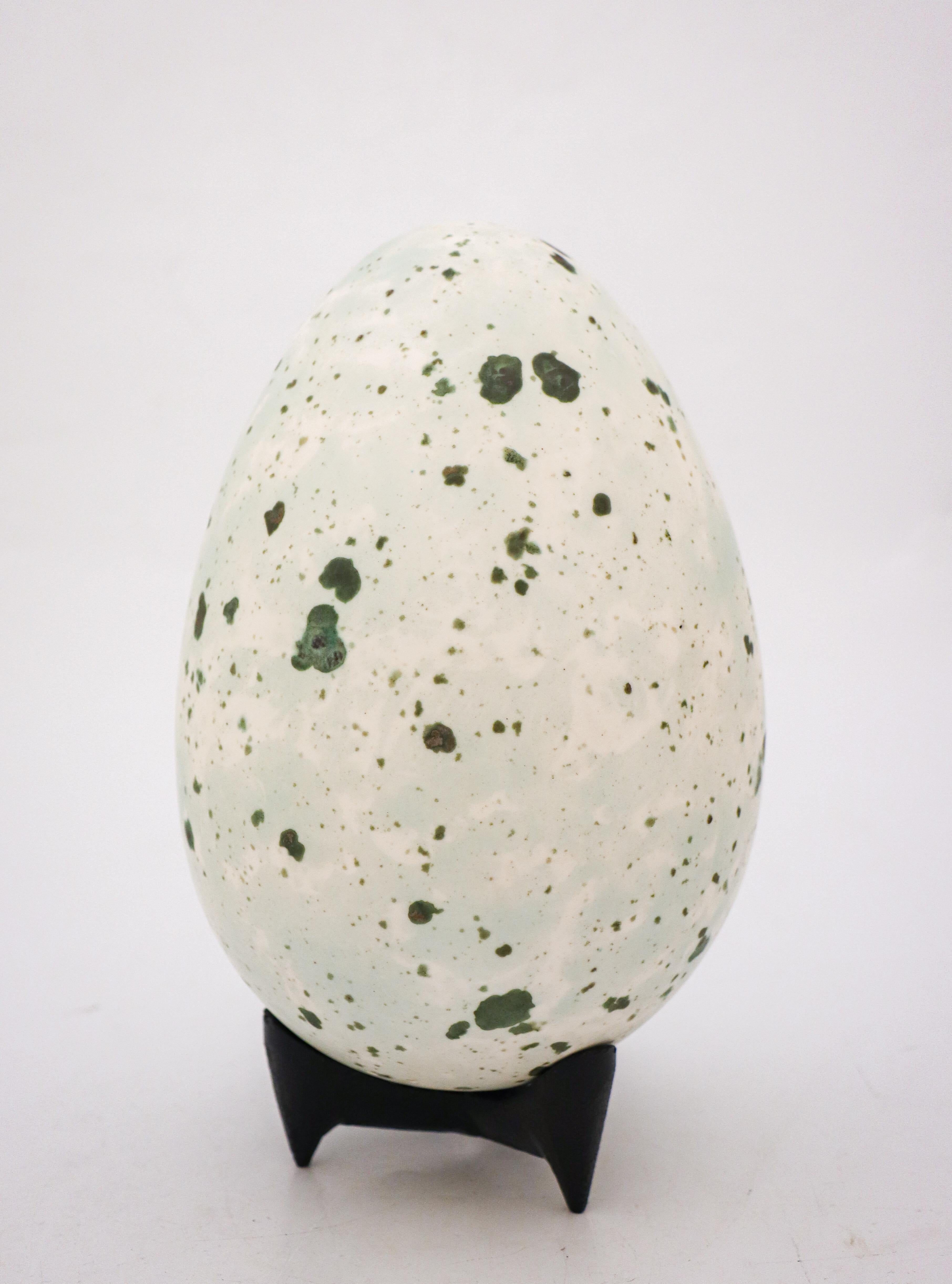 French Stoneware Egg Sculpture White & Turquoise by Hans Hedberg, Biot, France For Sale