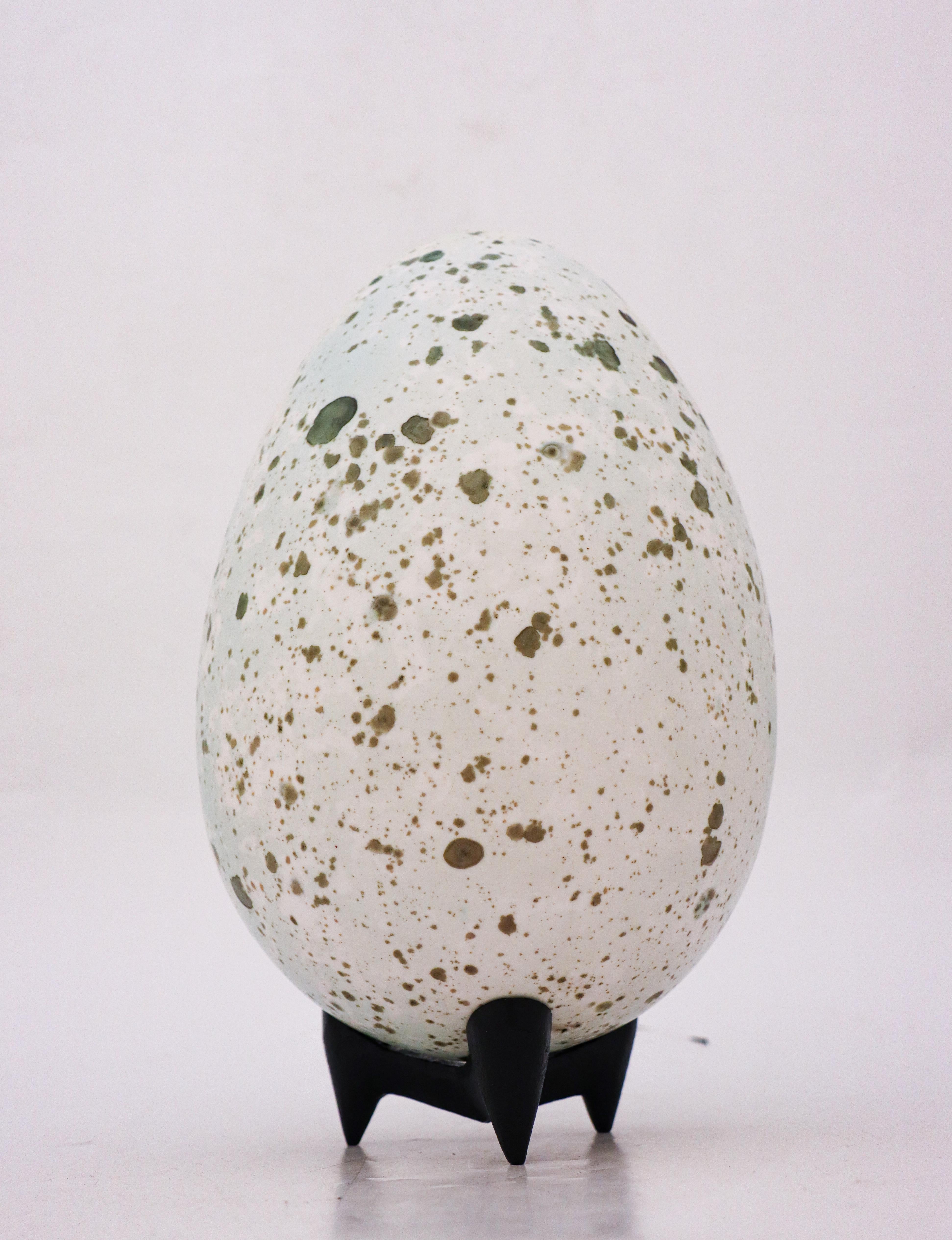 Stoneware Egg Sculpture White & Turquoise Glaze by Hans Hedberg Mid-Century In Good Condition For Sale In Stockholm, SE