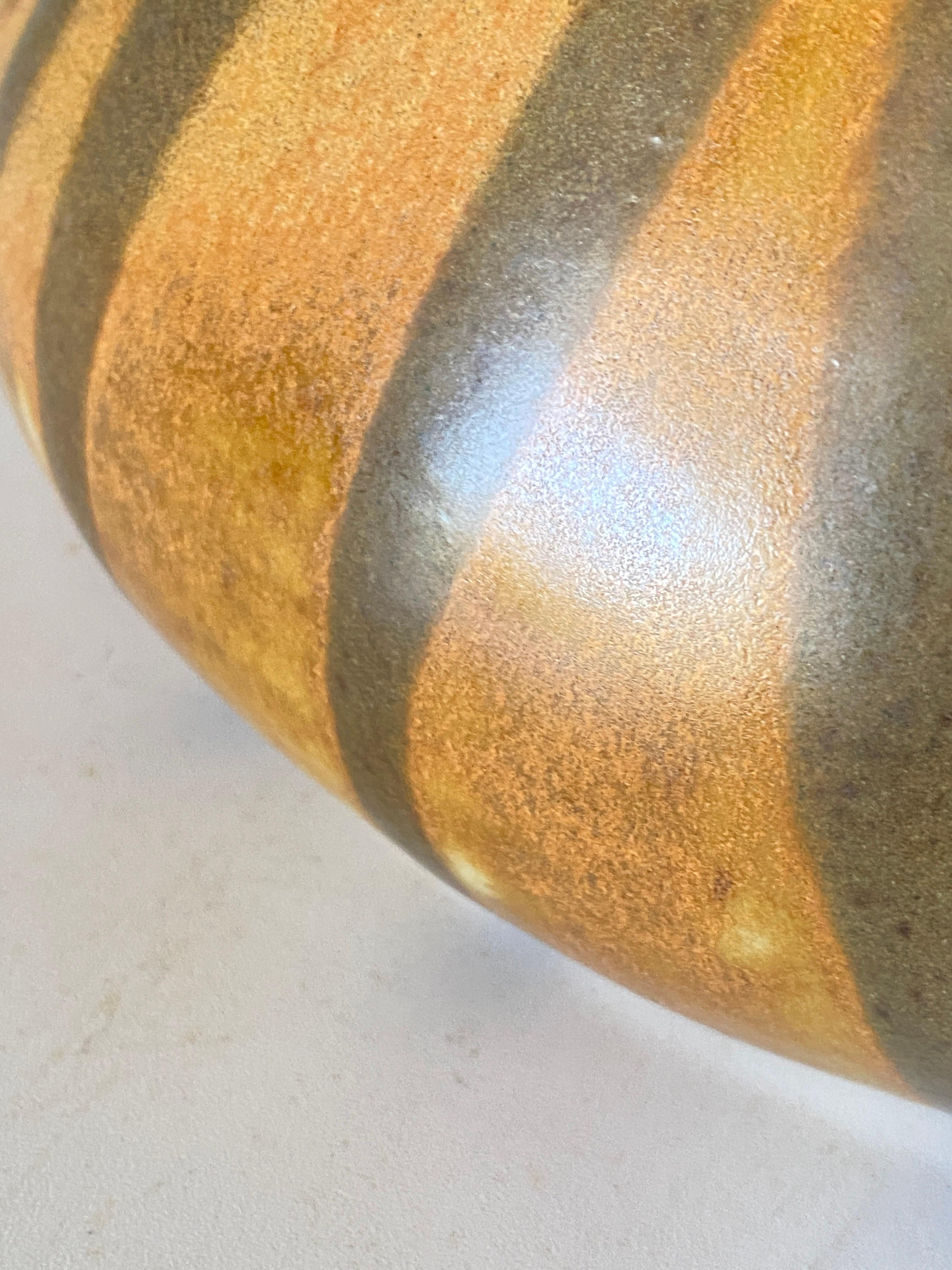 Smaltato Vaso in gres smaltato, colore marrone, Francia 1930 di Leon Pointu, firmato in vendita