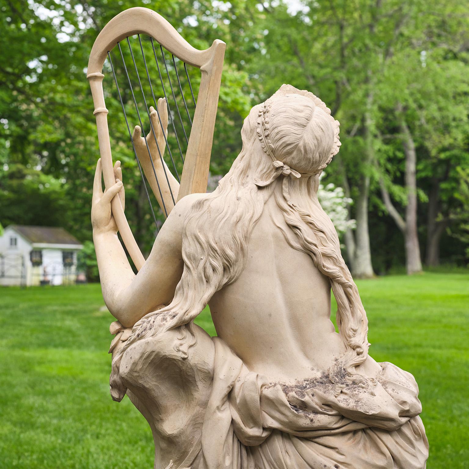 Figurale Steingutstatue von Erin, der Personifizierung Irlands im Angebot 3
