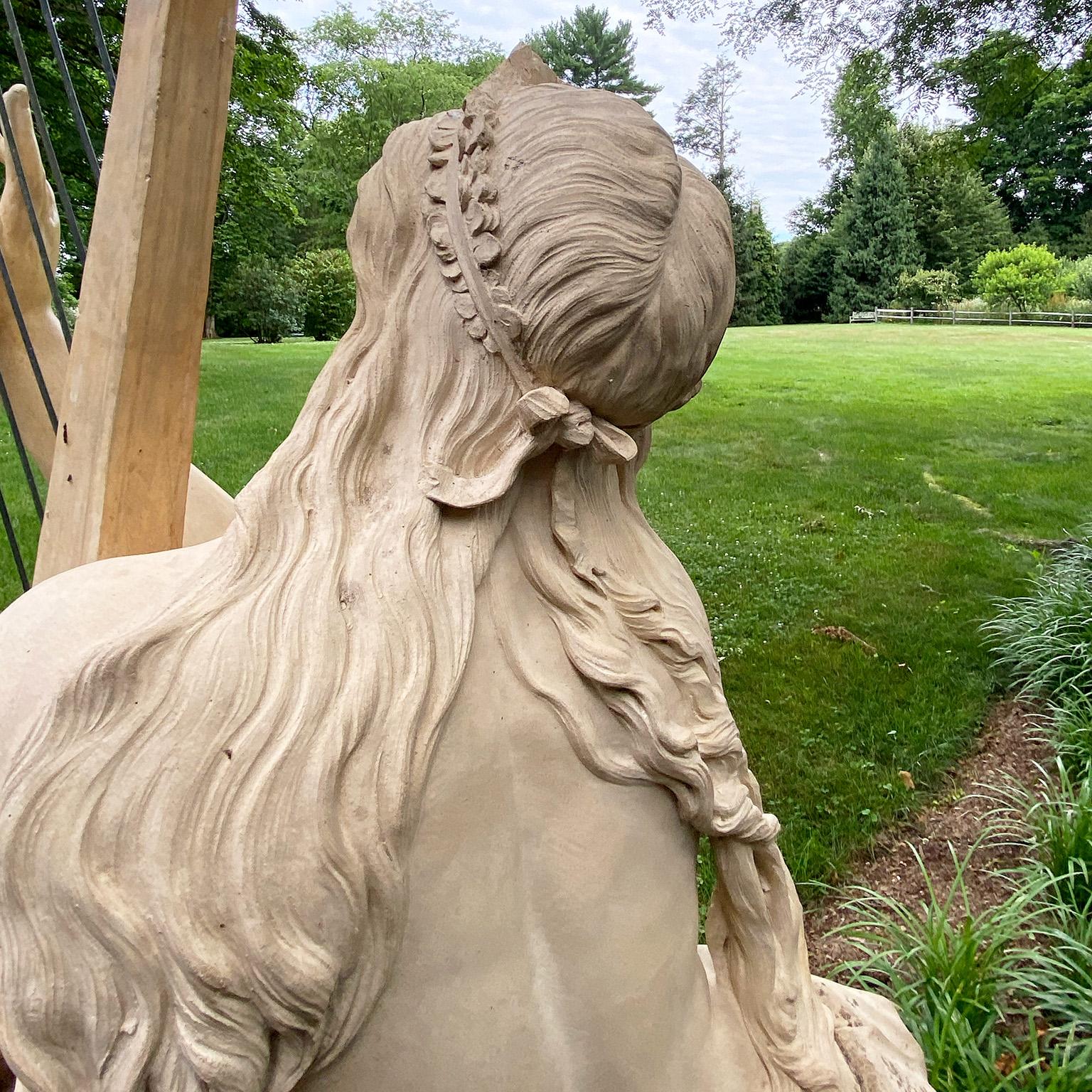Figurale Steingutstatue von Erin, der Personifizierung Irlands im Angebot 4