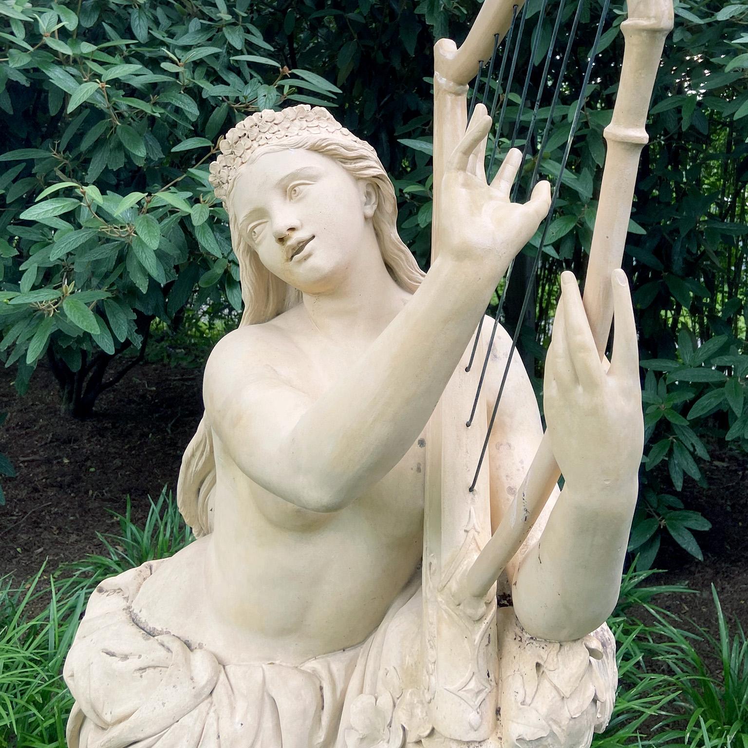 Figurale Steingutstatue von Erin, der Personifizierung Irlands im Zustand „Gut“ im Angebot in Katonah, NY