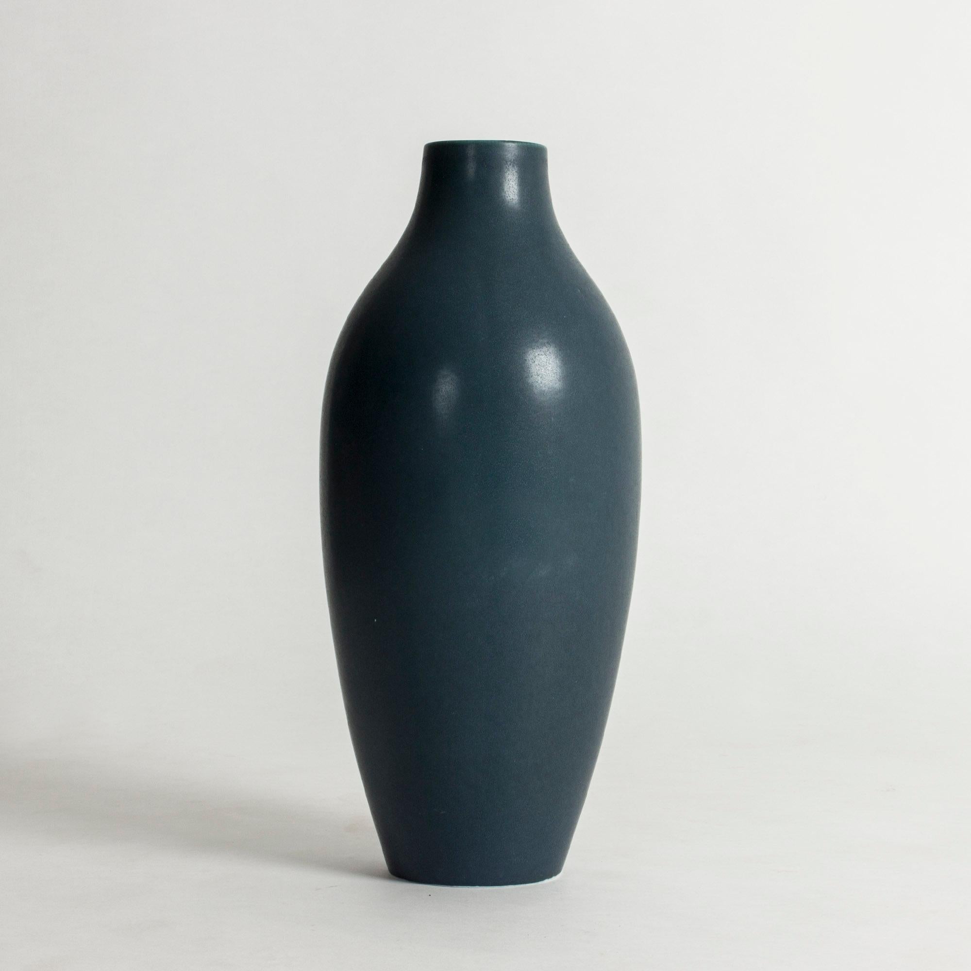 Statuesque stoneware floor vase by Carl-Harry Stålhane, in a clean shape with beautiful and blue glaze.