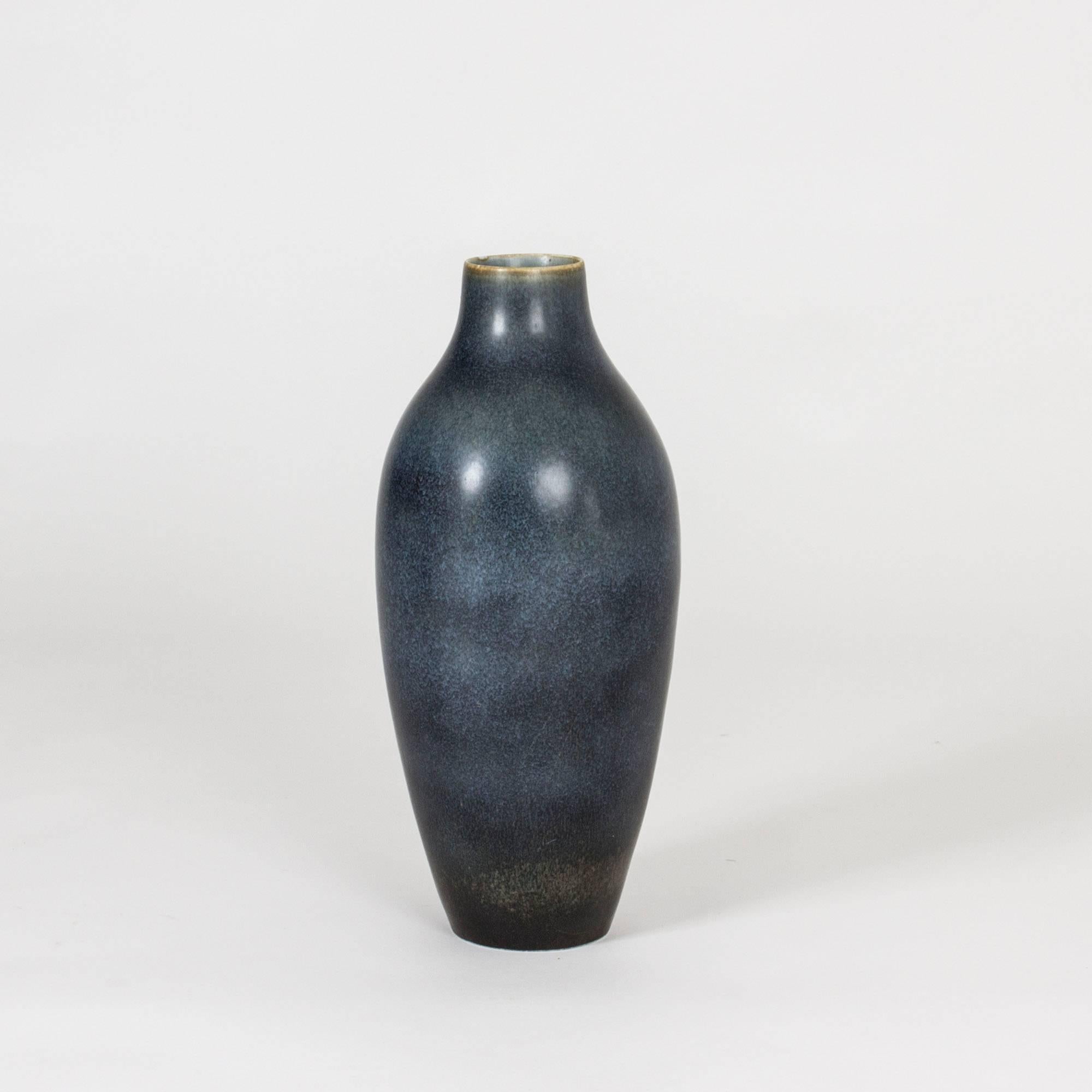 Statuesque stoneware floor vase by Carl-Harry Stålhane, in a simple shape with beautiful dark blue hare’s fur glaze.
