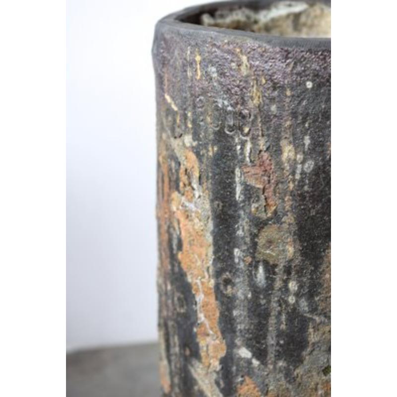 Steingut Gießerei Tiegel oder Blumentopf

Vintage By Design
Einzigartiger industrieller Gießerei-Tiegel, ideal für Pflanzgefäße/Blumen im Innen- oder Außenbereich; einzigartige Patina.

Zusätzliche Informationen:
MATERIALIEN: Stein, Graphit
Farbe: