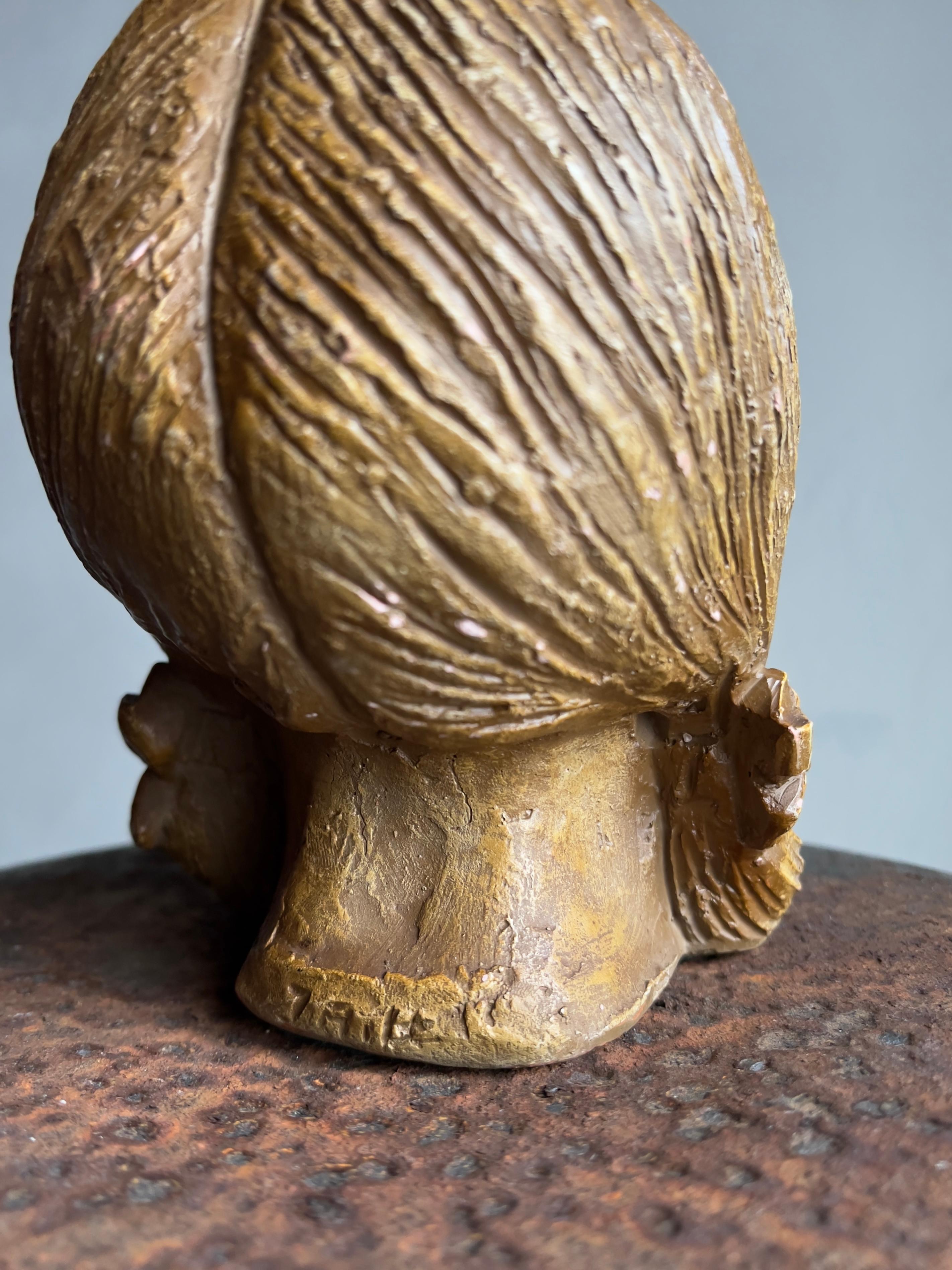 Scultura di testa di ragazza in gres Paesi Bassi, anni '70 in vendita 1