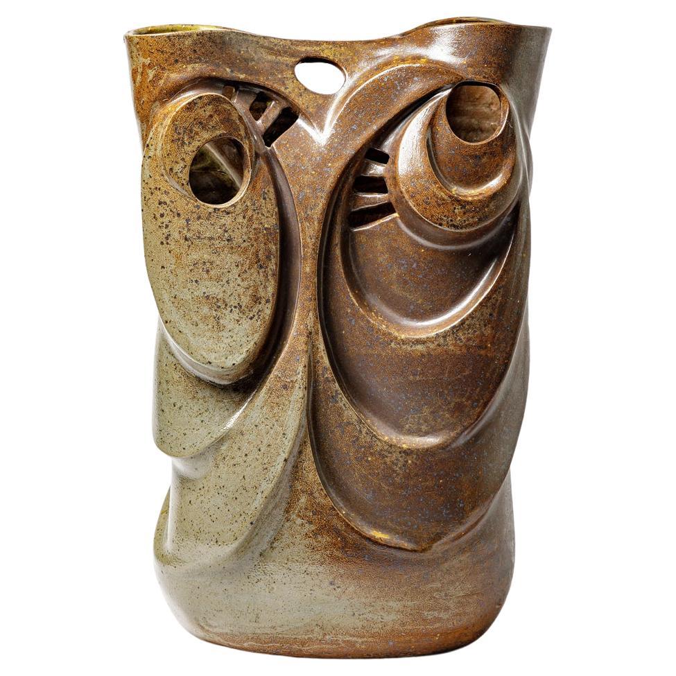 Jarrón escultórico "hibou" de gres de Georges Martin, hacia 1970-1980.