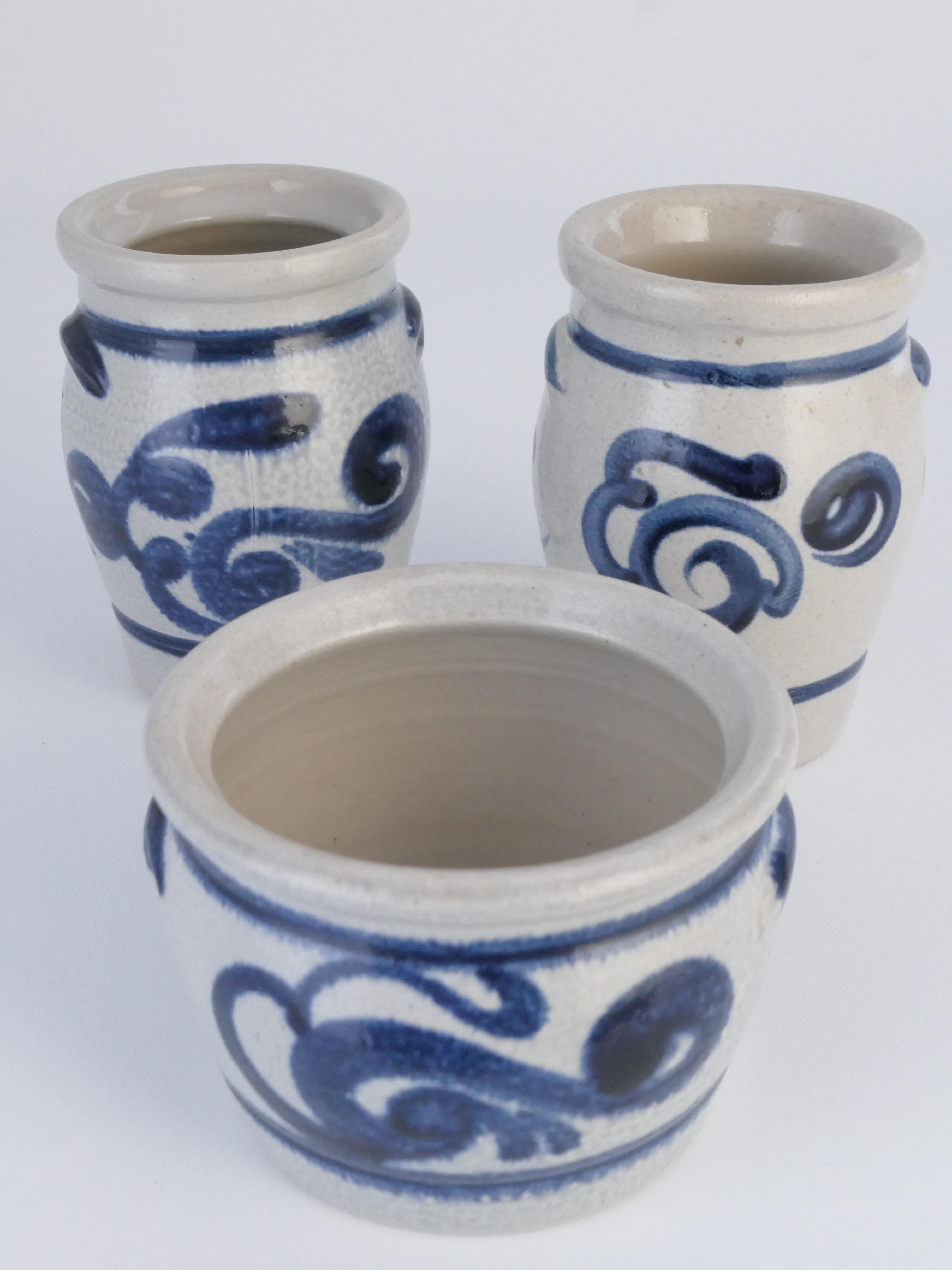 Barattoli in gres con motivo floreale blu cobalto da Westerwald, Germania, set di 3 in vendita 2