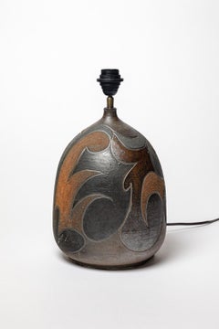 Lámpara de gres con decoración geométrica de Georges Martin, hacia 1970-1980.