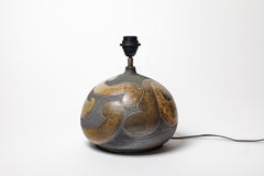 Lampe en grès à décor géométrique de Georges Martin, vers 1970-1980.