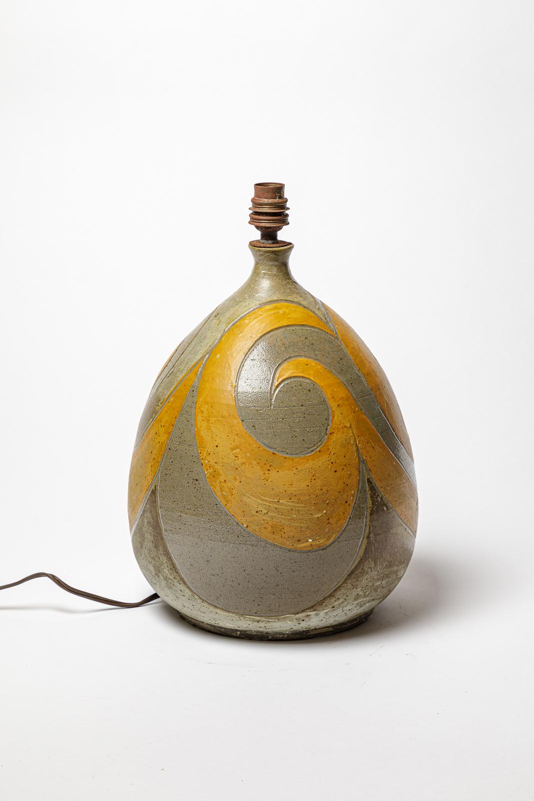 Stoneware lamp with geometric decoration by Georges Martin.
Artist monogram on the base. Circa 1970-1980.
H : 11.8 x 9 inches (ceramic only).
Sold with a European electrical system.