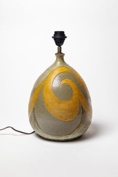 Lampe en grès à décor géométrique de Georges Martin, vers 1970-1980.