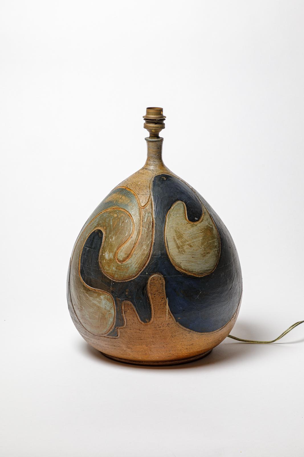 Stoneware lamp with geometric decoration by Georges Martin.
Artist monogram on the base. Circa 1970-1980.
H : 11.8 x 9.4 inches (ceramic only).
Sold with a European electrical system.
