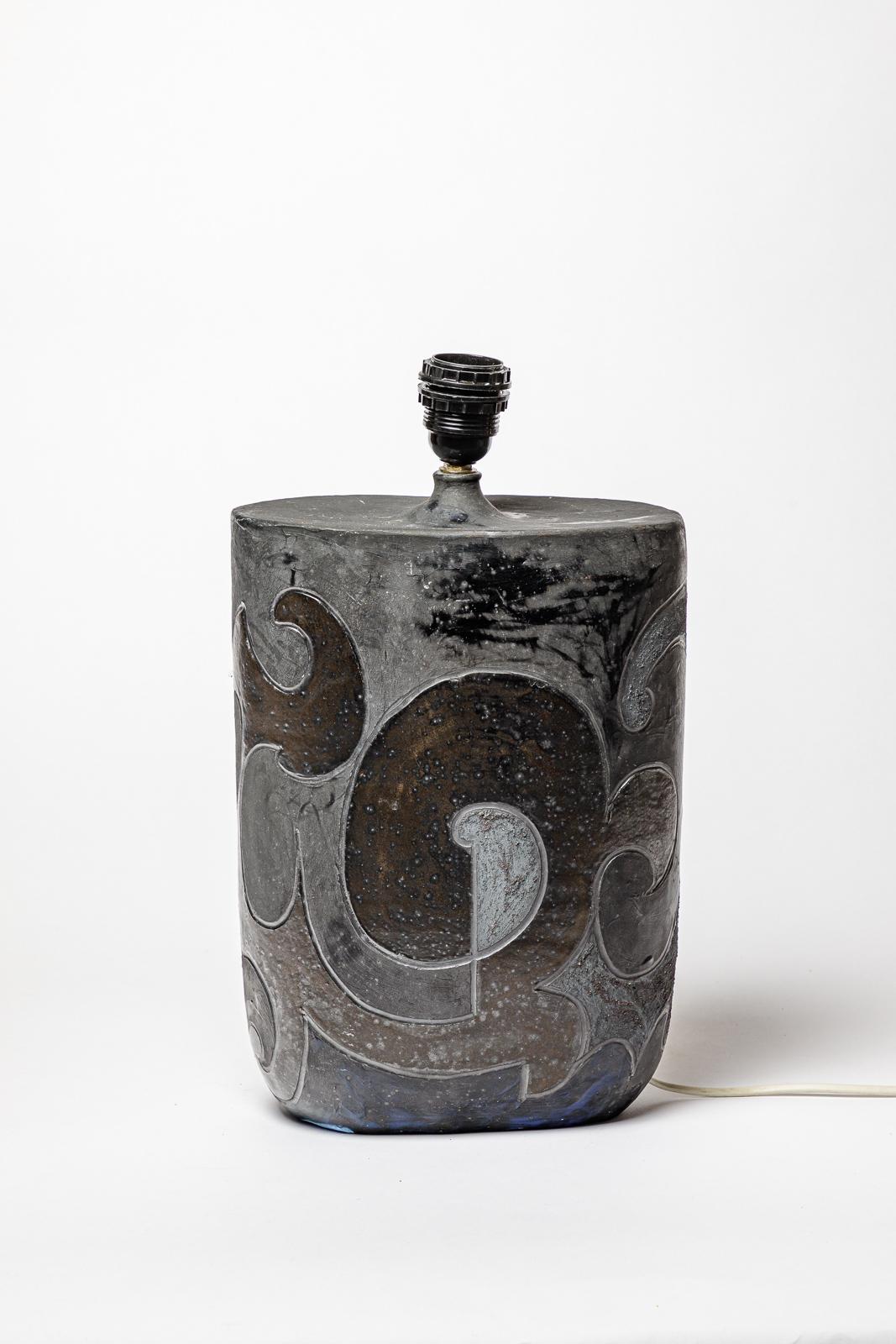 Stoneware lamp with geometric decoration by Georges Martin.
Artist monogram on the base. Circa 1970-1980.
H : 13.4 x 9 x 5.1 inches (ceramic only).
Sold with a European electrical system.