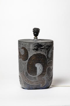 Lampe en grès à décor géométrique de Georges Martin, vers 1970-1980.