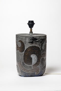 Lámpara de gres con decoración geométrica de Georges Martin, hacia 1970-1980.