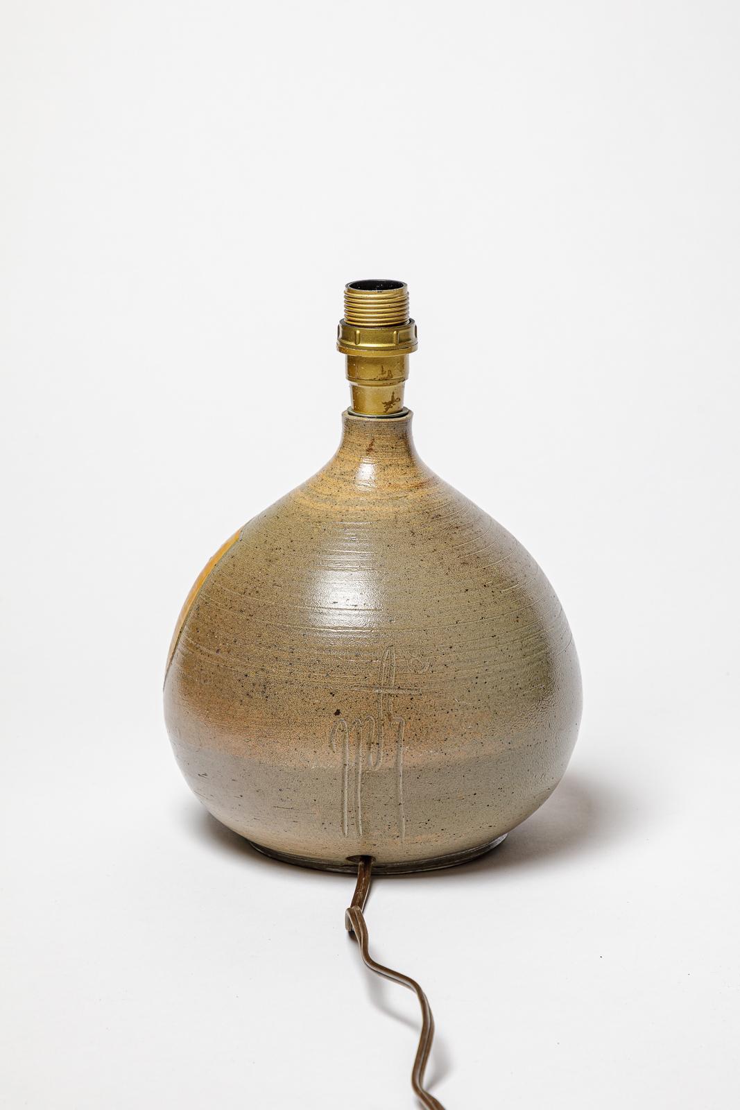 Stoneware lamp with geometric decoration by Georges Martin.
Artist monogram on the base. Circa 1970-1980.
H : 7.1 x 6.3 inches (ceramic only).
Sold with a European electrical system.