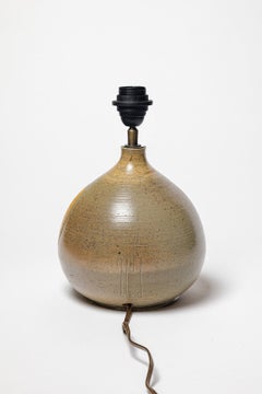 Lámpara de gres con decoración geométrica de Georges Martin, hacia 1970-1980.