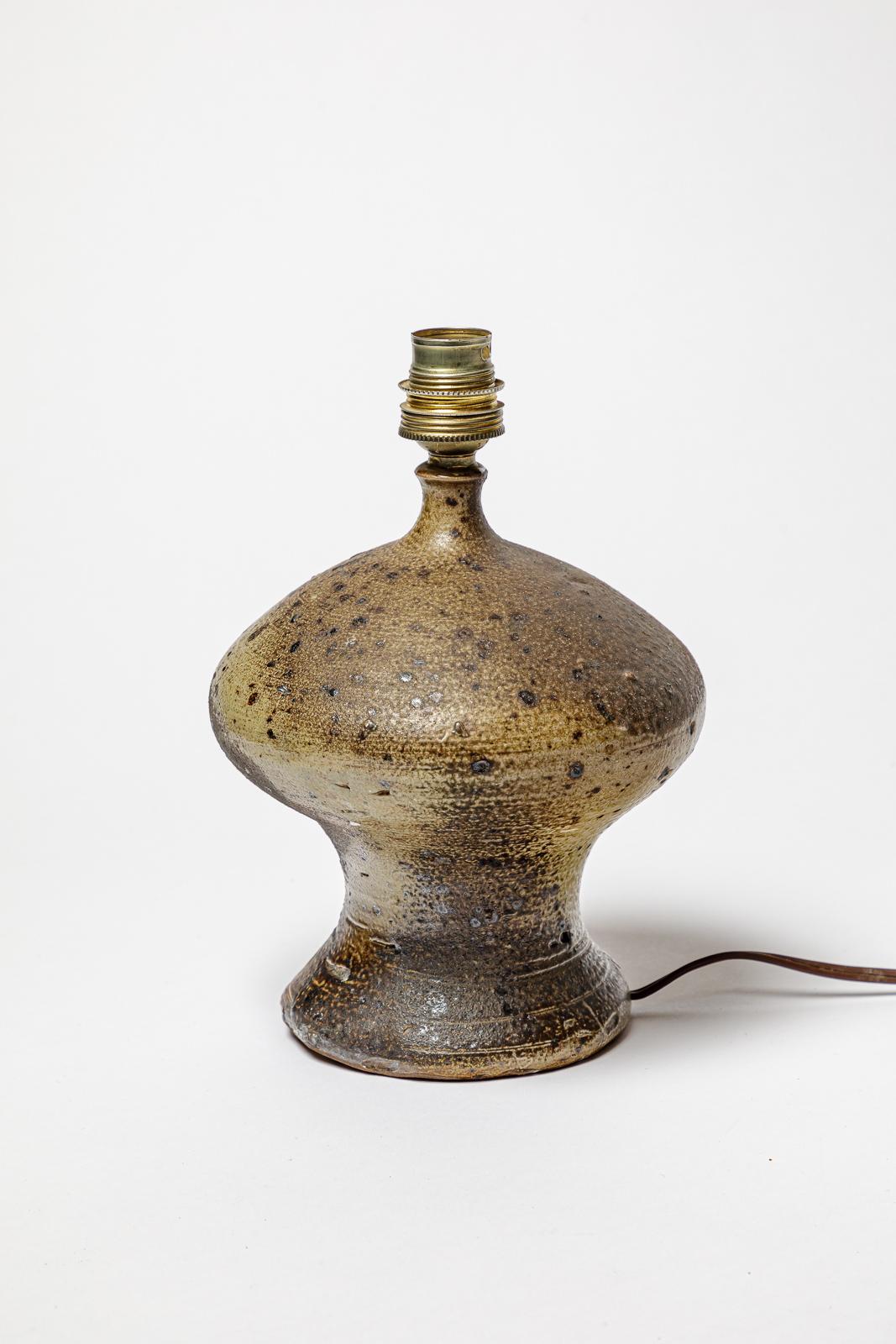 Stoneware lamp with geometric decoration by Georges Martin.
Artist monogram on the base. Circa 1970-1980.
H : 6.7 x 5.9 inches (ceramic only).
Sold with a European electrical system.